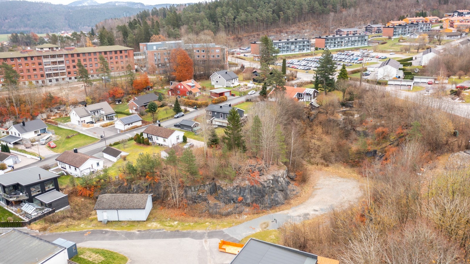 Området er et variert og populært boområde bestående av bla. eneboliger, næring og leilighetsbygg. Galleribilde
