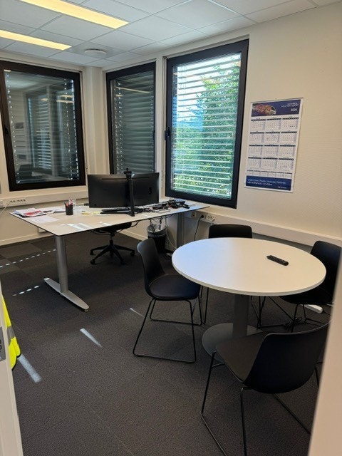 Stor kontor, eventuelt 2 plasser Galleribilde