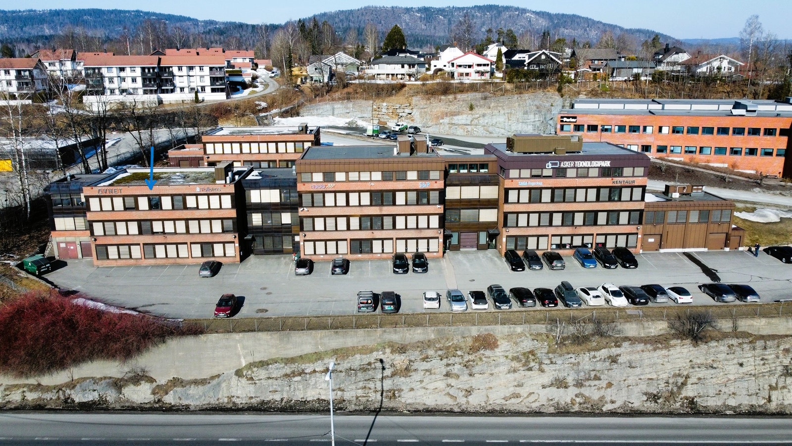 3 etasje til venstre på bildet(blå pil) Galleribilde