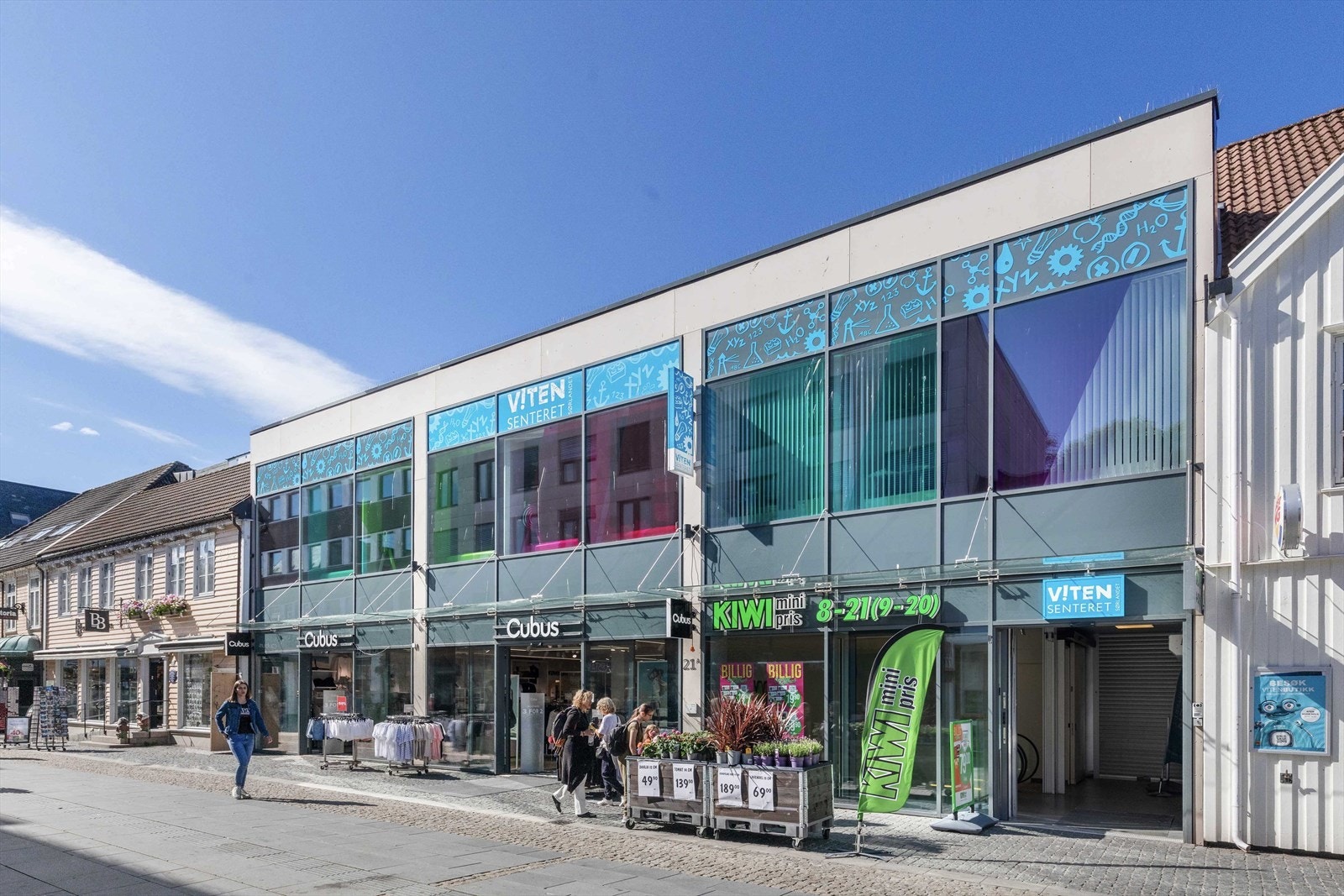 Flott og moderne fasade gir godt med naturlig lys inn i lokalene samt gode muligheter for profilering Galleribilde