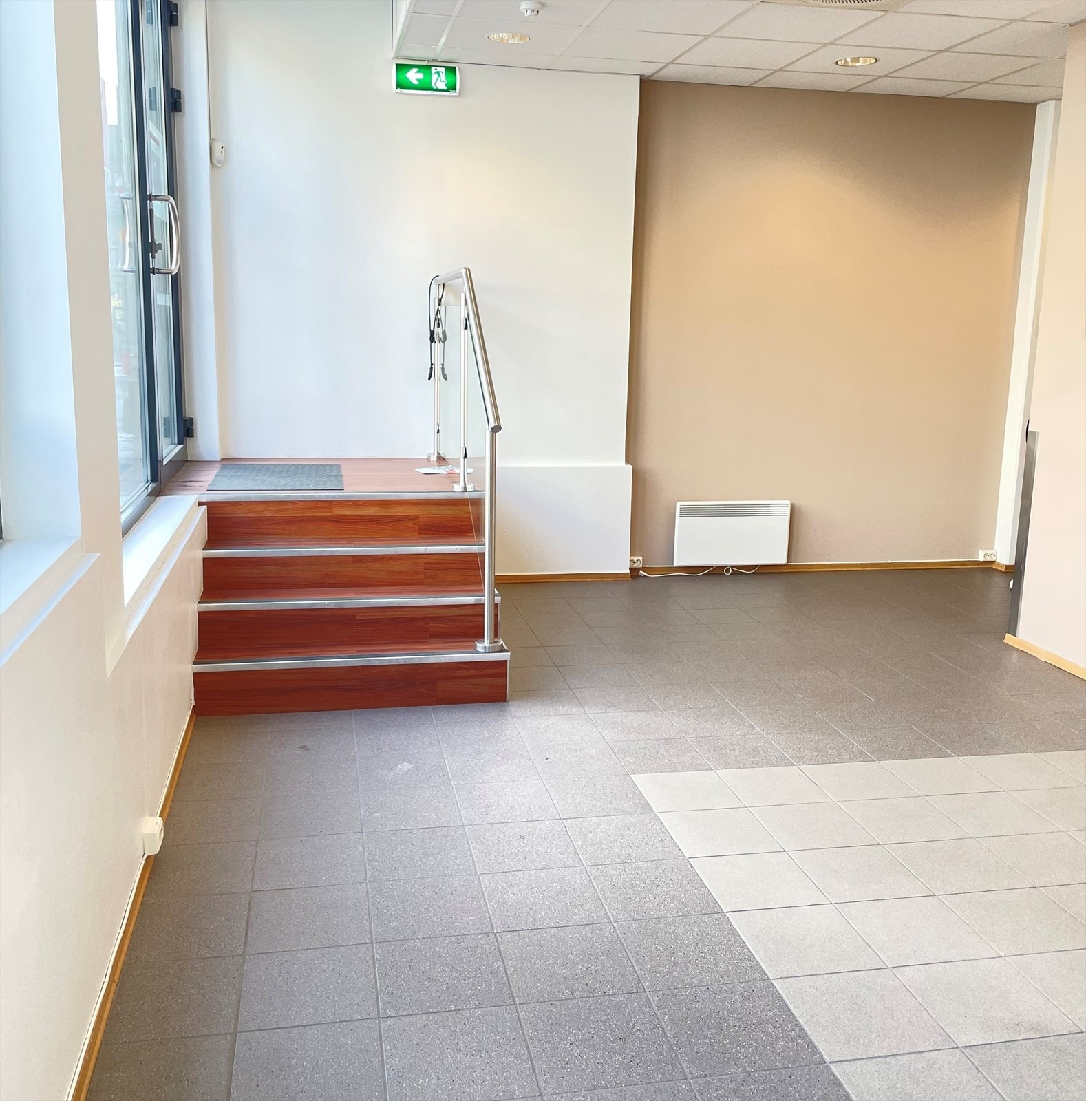 Inngangsparti. Det er trinnløs inngang fra P-kjeller.jpg Galleribilde