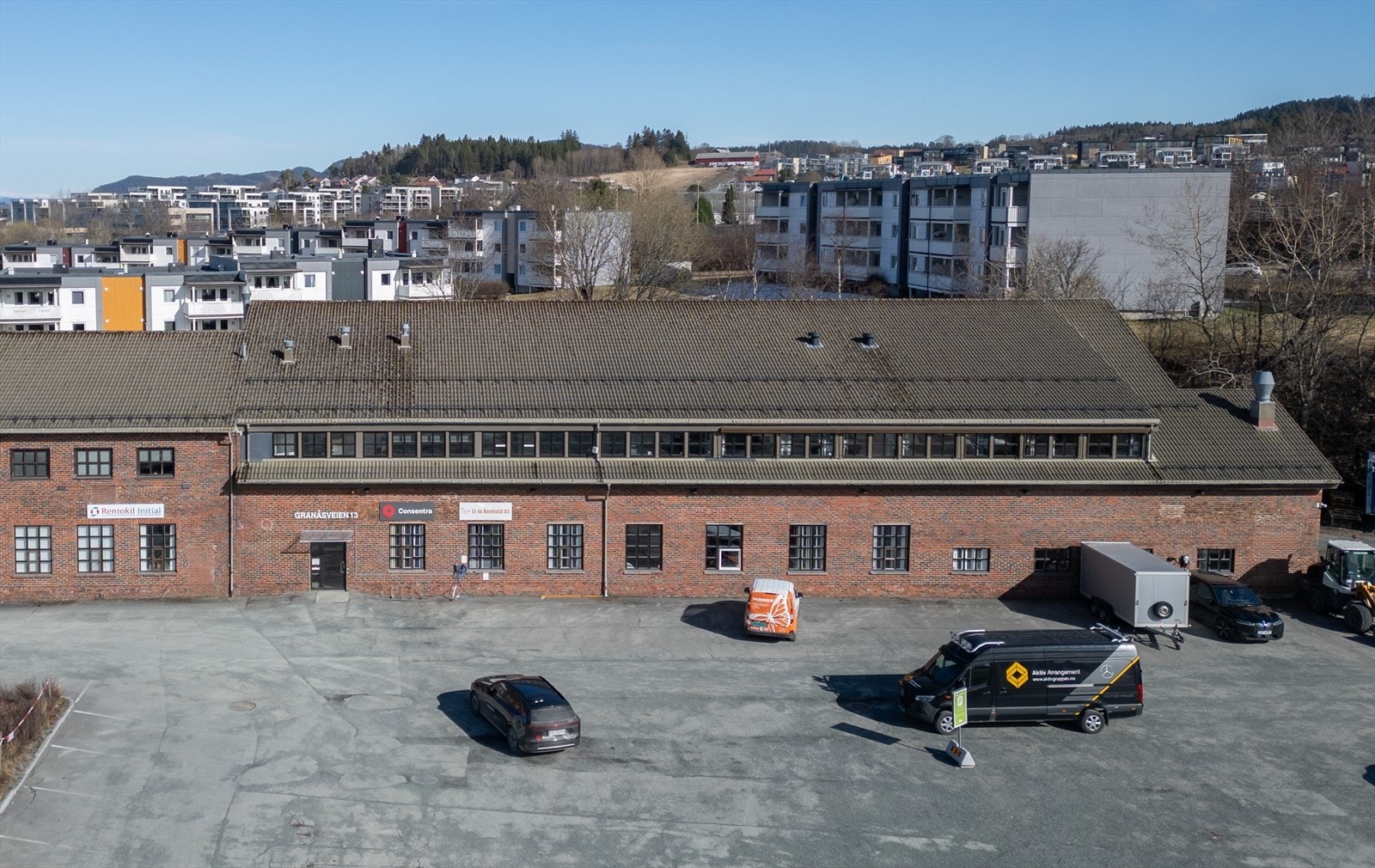 Velkommen til Brøsetekra 13 - kontor i 2. etasje og lager Galleribilde