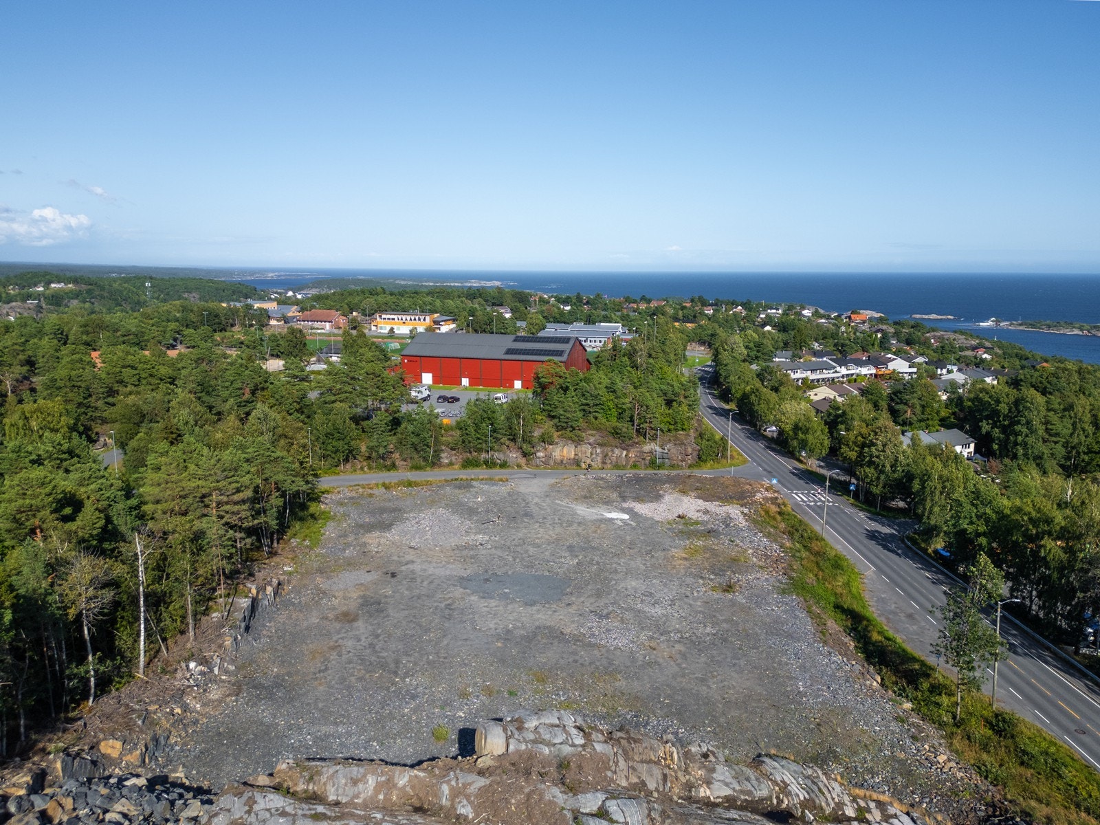 Ferdig planert tomt hvor grunnarbeid er utført med innlagt vann og avløp. Galleribilde