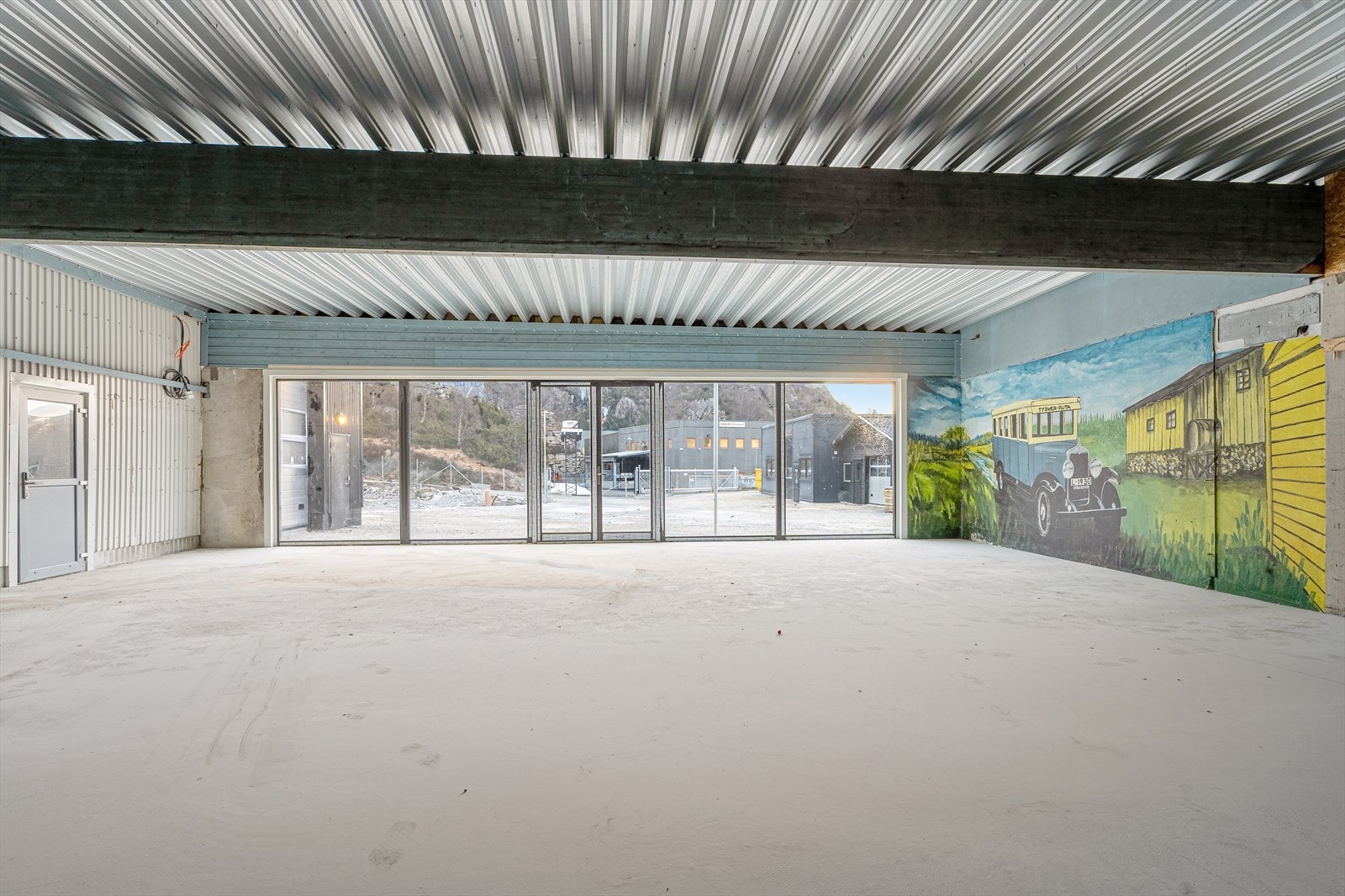 Utstillingslokale med store vindusflater Galleribilde