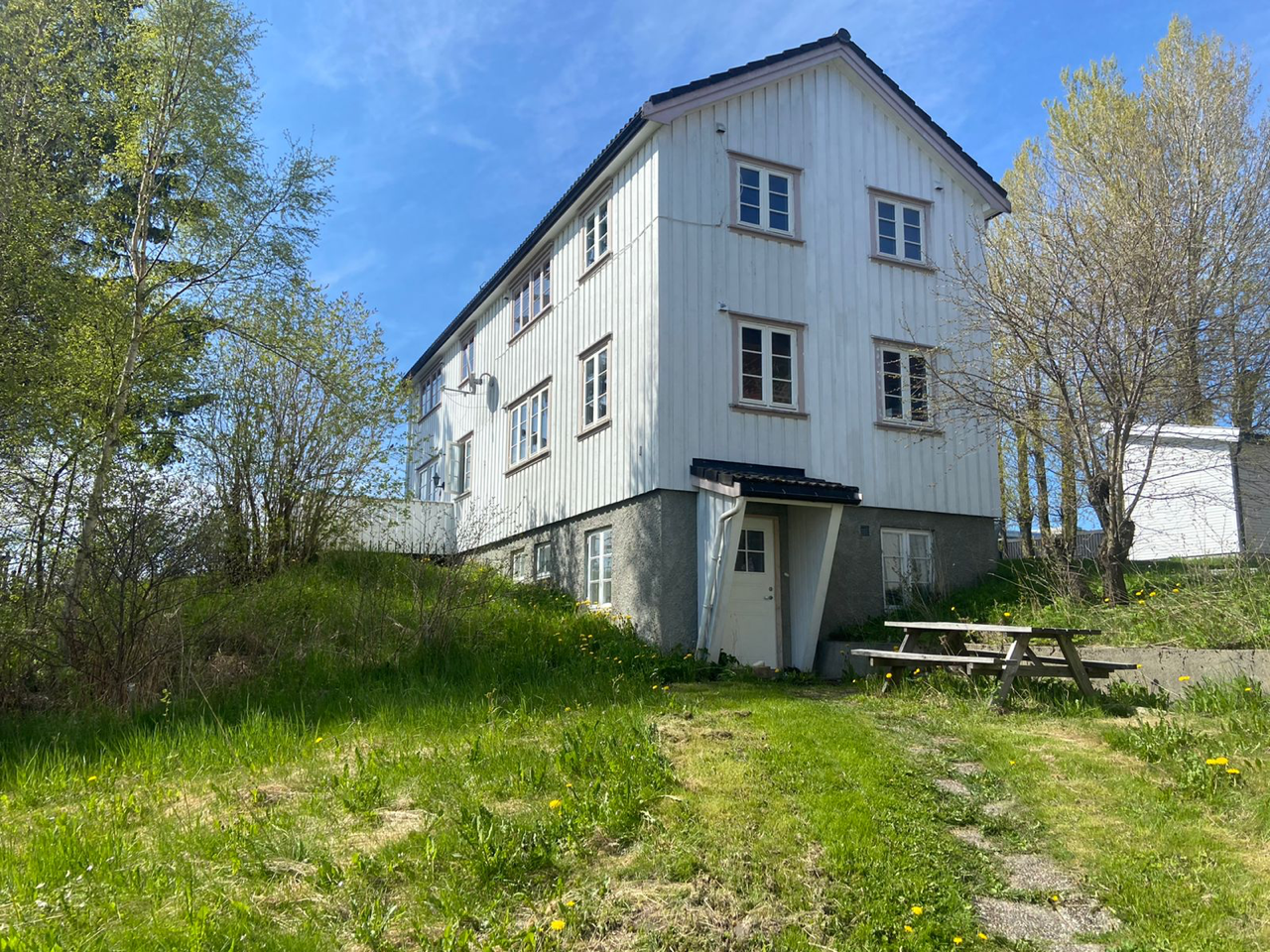 Bolig med 3 leiligheter som er fullt utleid. Galleribilde