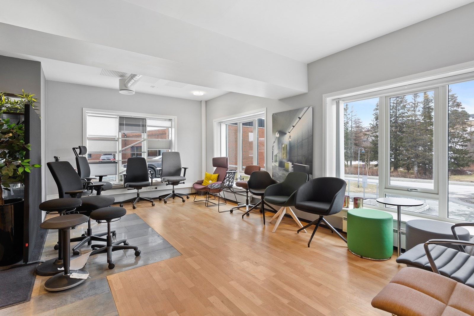 Kombinasjonseiendom på 2 165 Kvm. Sentral beliggenhet Galleribilde