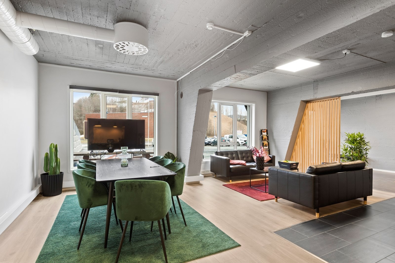 Arealene holder god standard Galleribilde