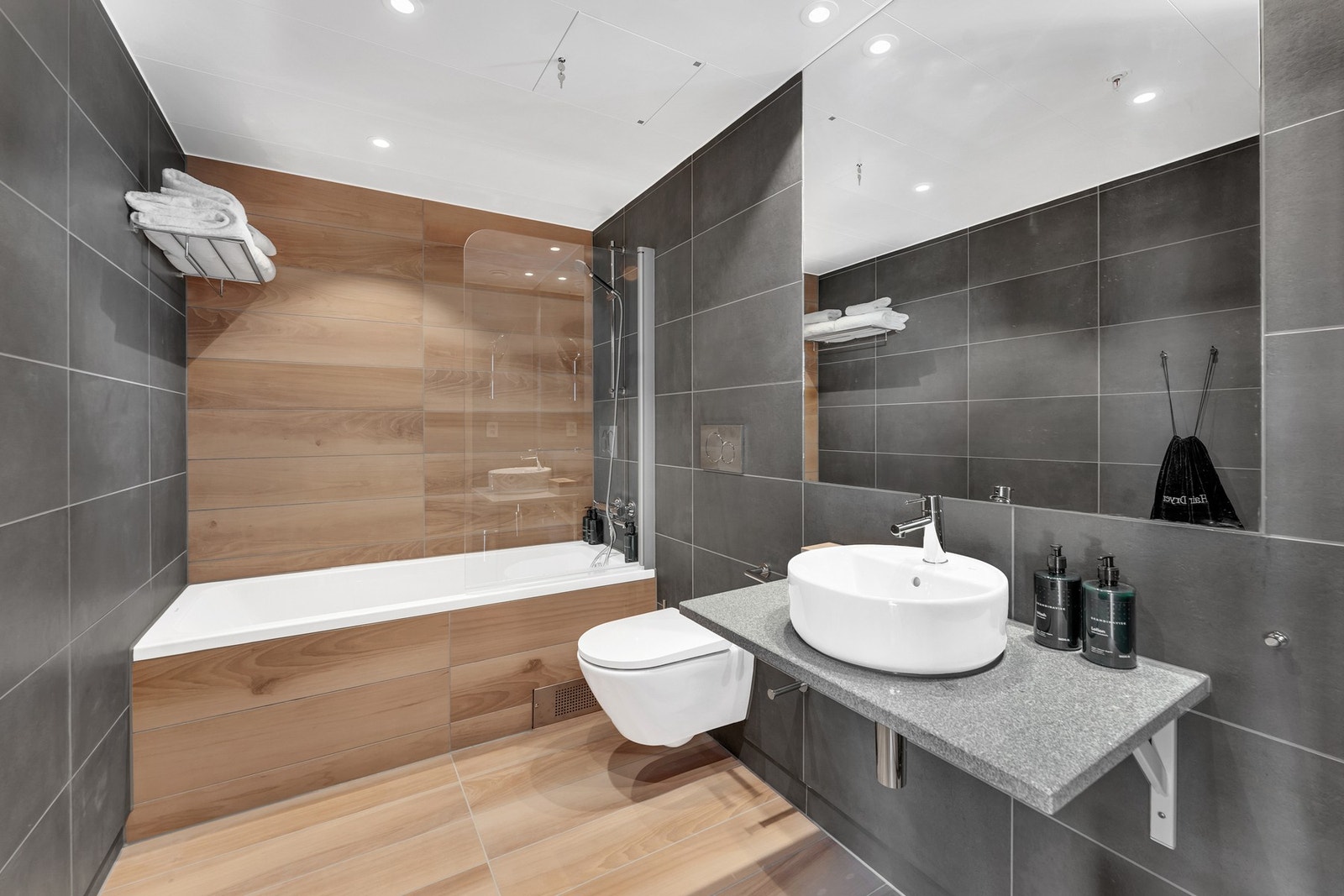 Hotelleilighet - Stilrent bad. Galleribilde