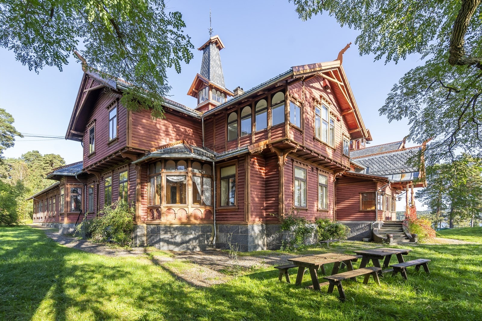 Bygg A, fantastisk kontor/representasjonsbygg i dragestil.jpg Galleribilde