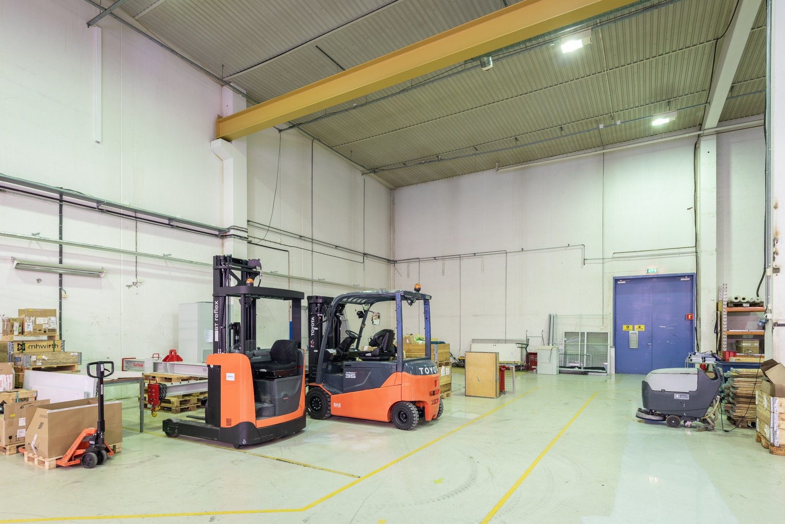 Ca. 8 meter takhøyde. Galleribilde