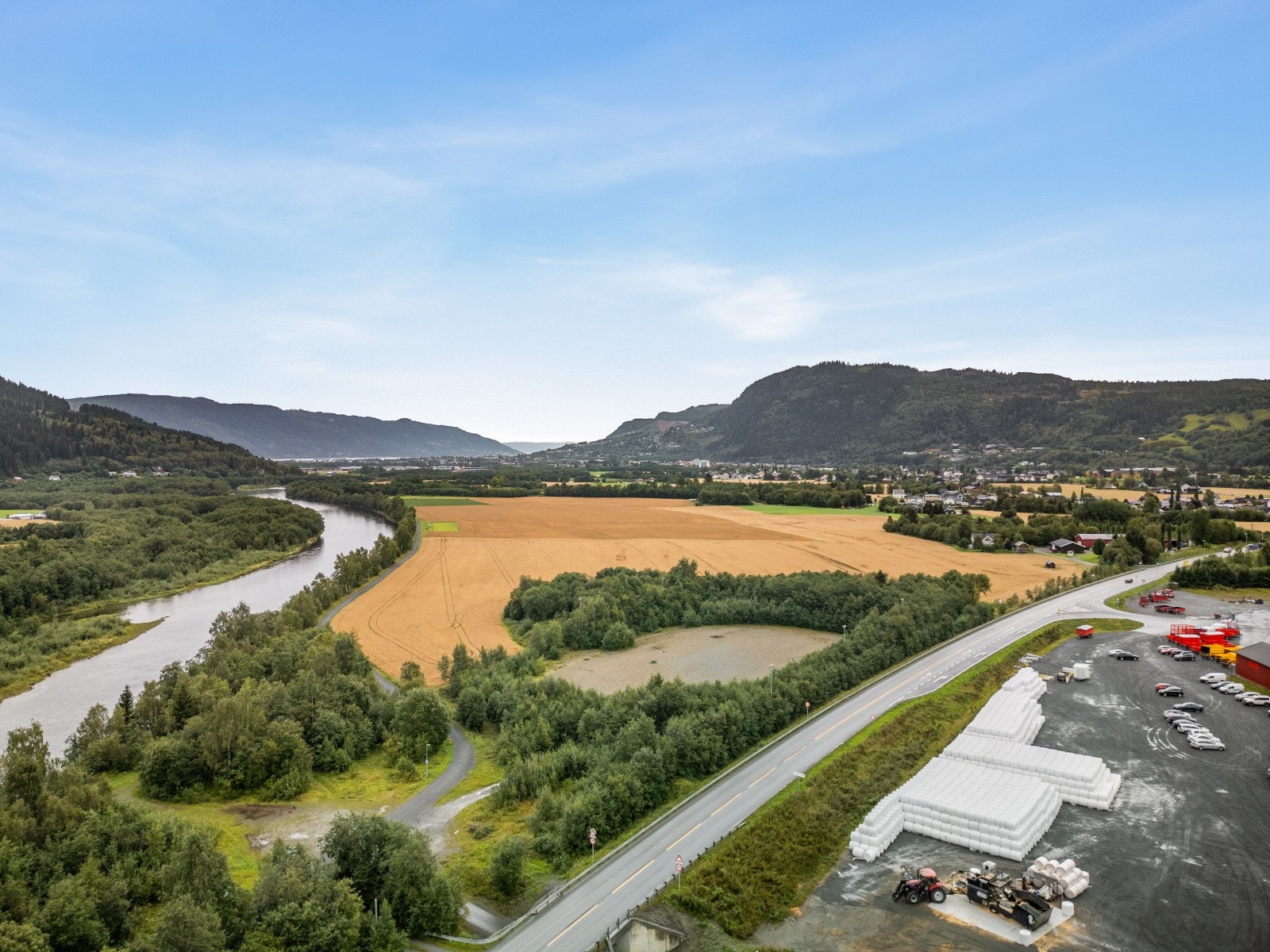 Banen har vært benyttet til fotball og treninger, og det er lagt opp strøm til lysmaster. Galleribilde