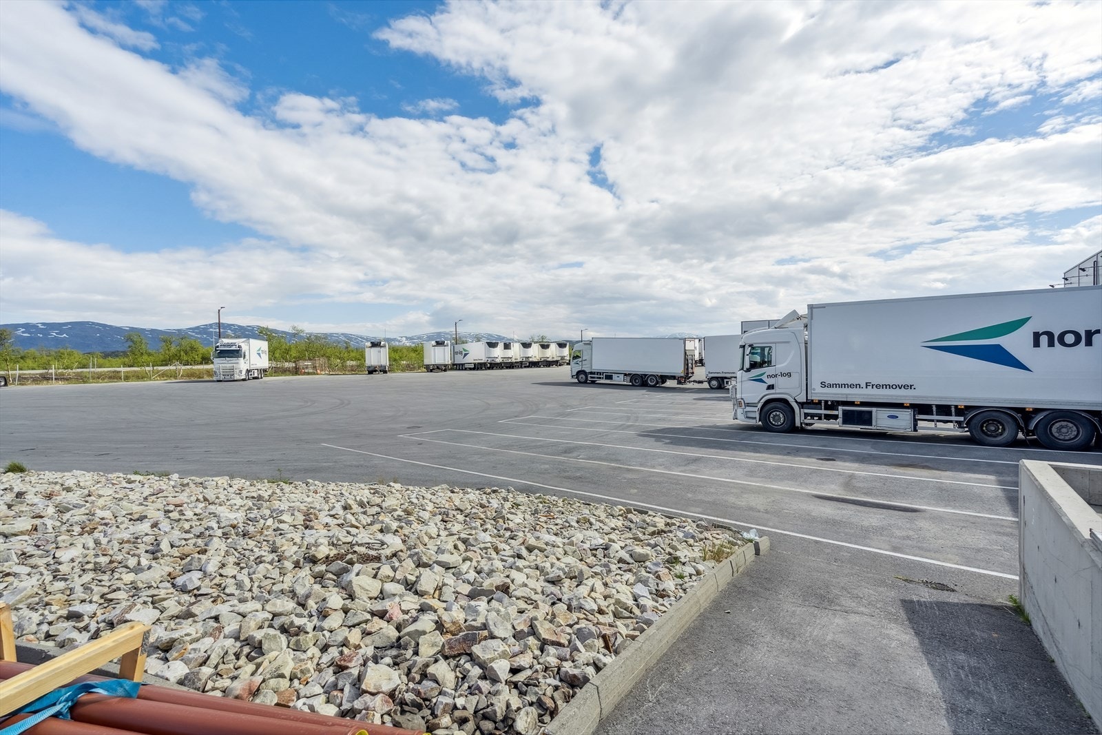 Rikelig med plass til navigering og parkering Galleribilde