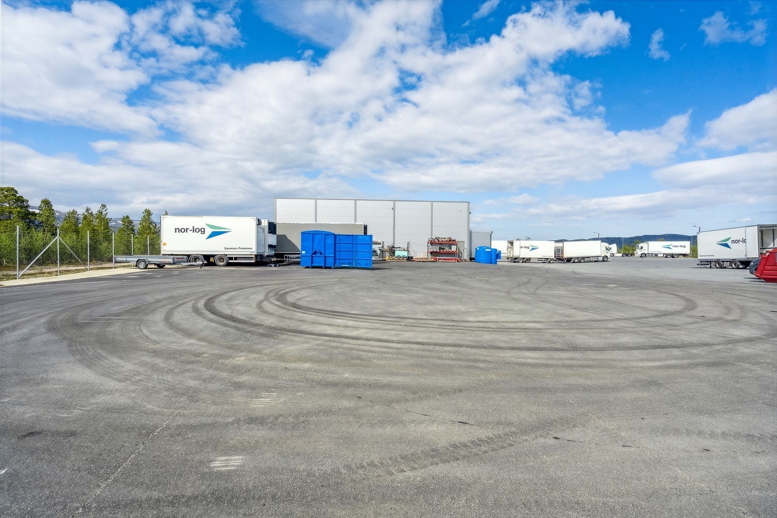 Uteområdet Galleribilde