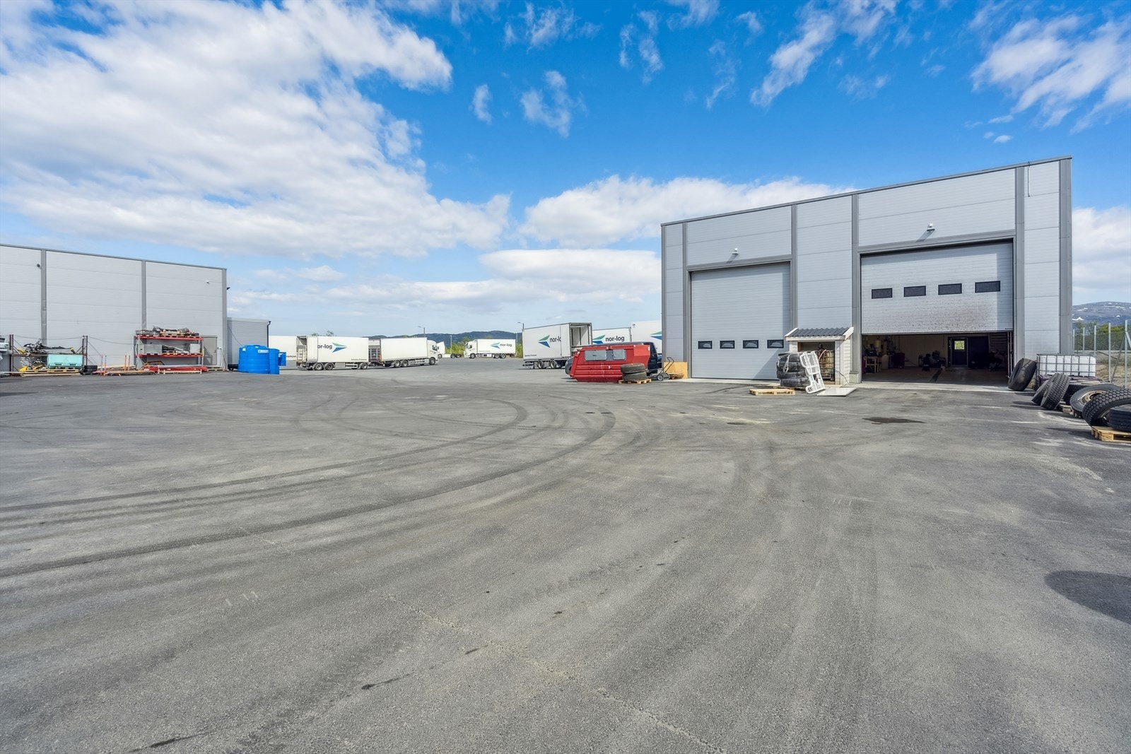 Uteområdet Galleribilde