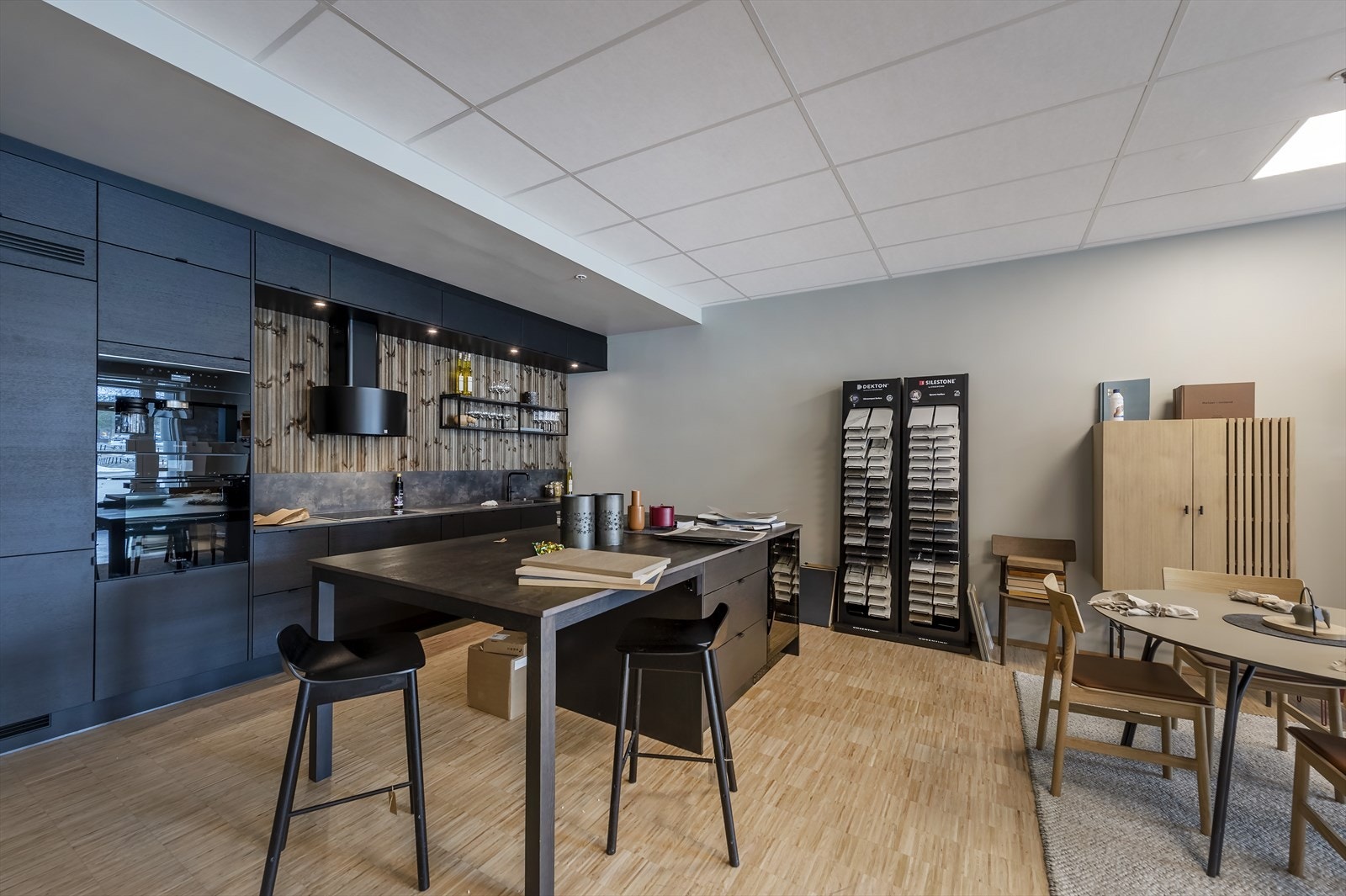 Utsalg/utstillingslokaler i den nordlige delen av seksjonen Galleribilde