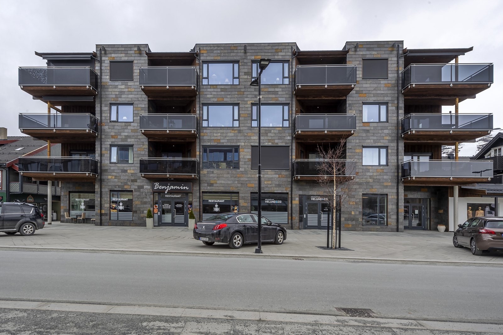 Fasade mot øst (hele bygget) Galleribilde