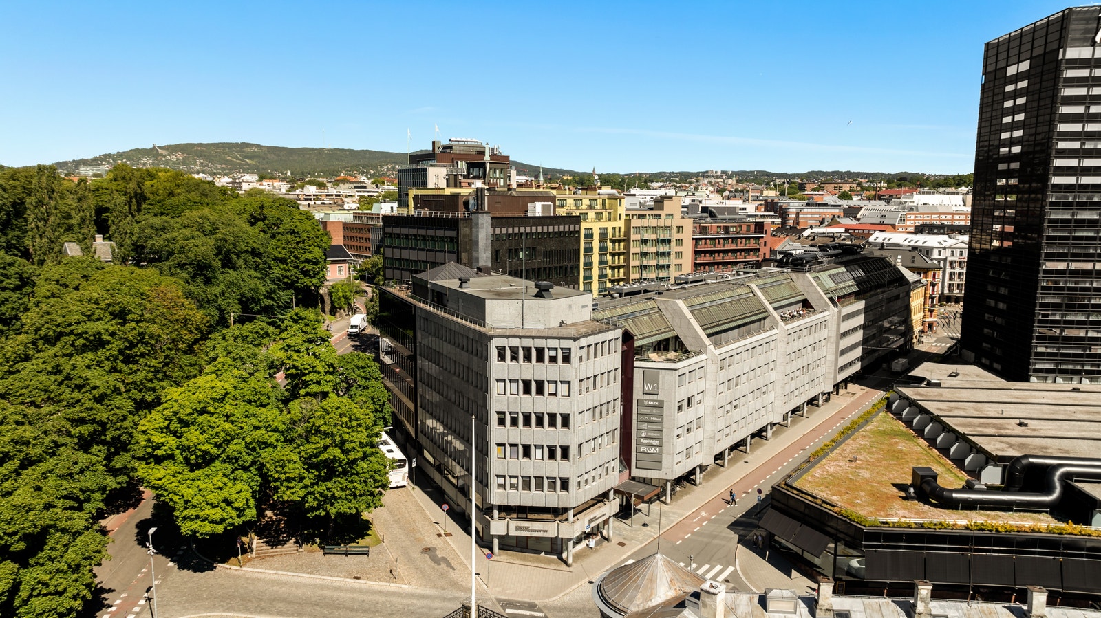 Flotte Wergelandsveien 1-3- Nærmere Slottet kommer du ikke. Vandre gjennom Slottsparken til og fra jobb hver dag, eller ta et lite gåmøte. Galleribilde