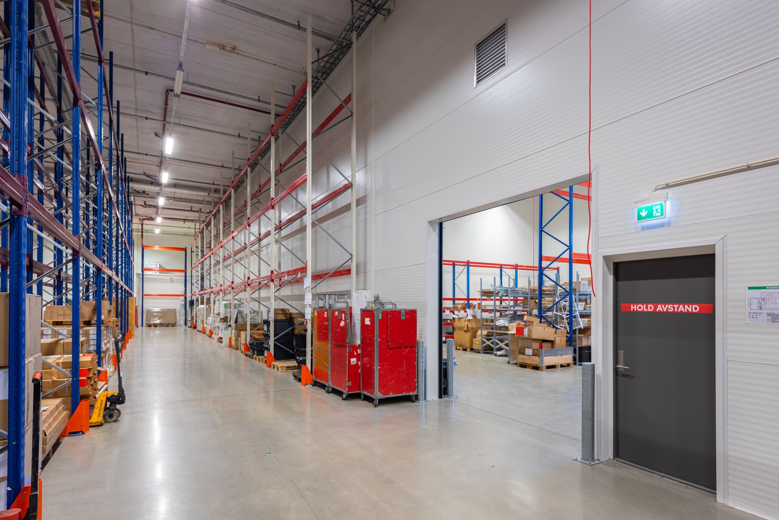 Ca. 8 meter fri takhøyde. Galleribilde