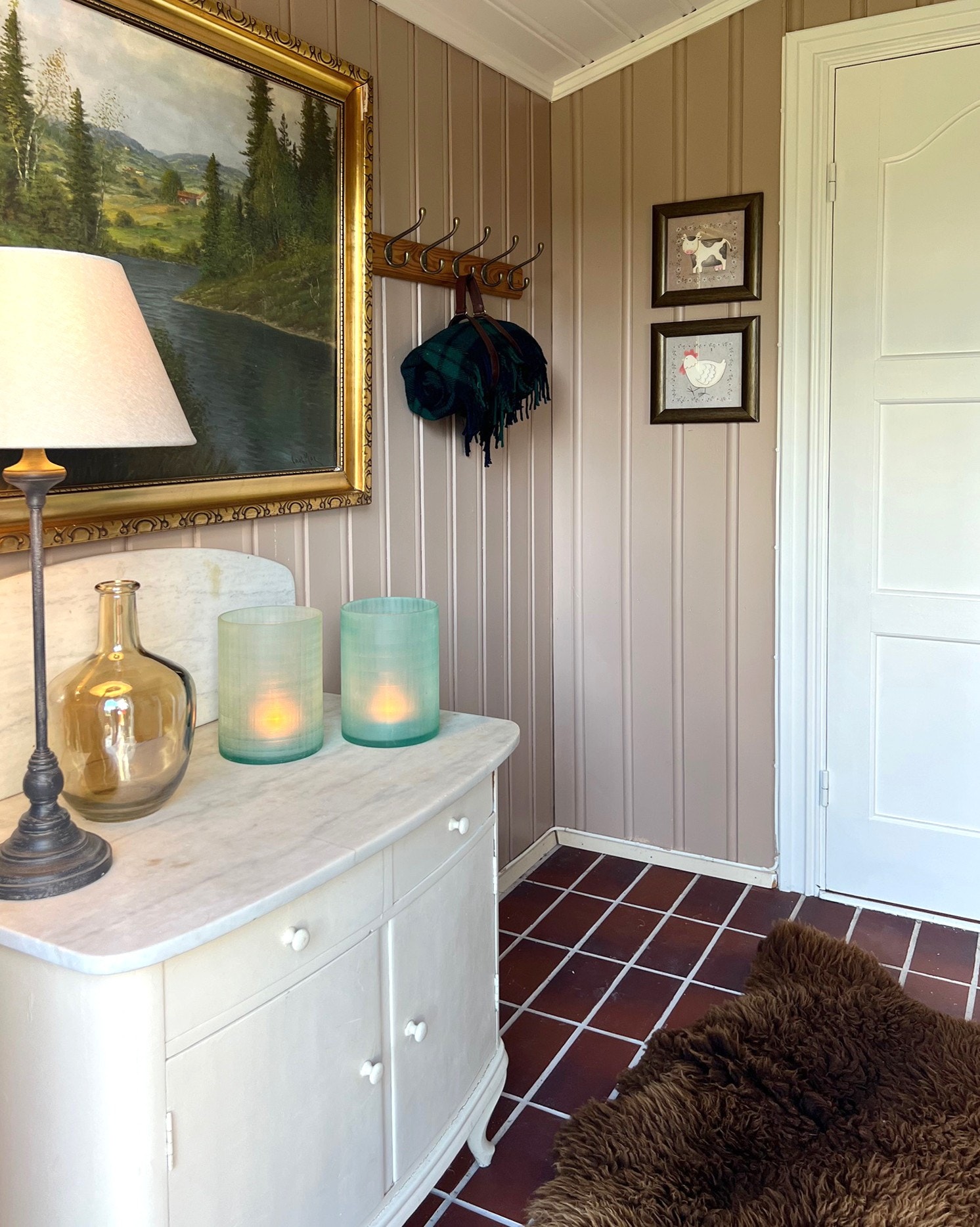 Flislagt gang Galleribilde