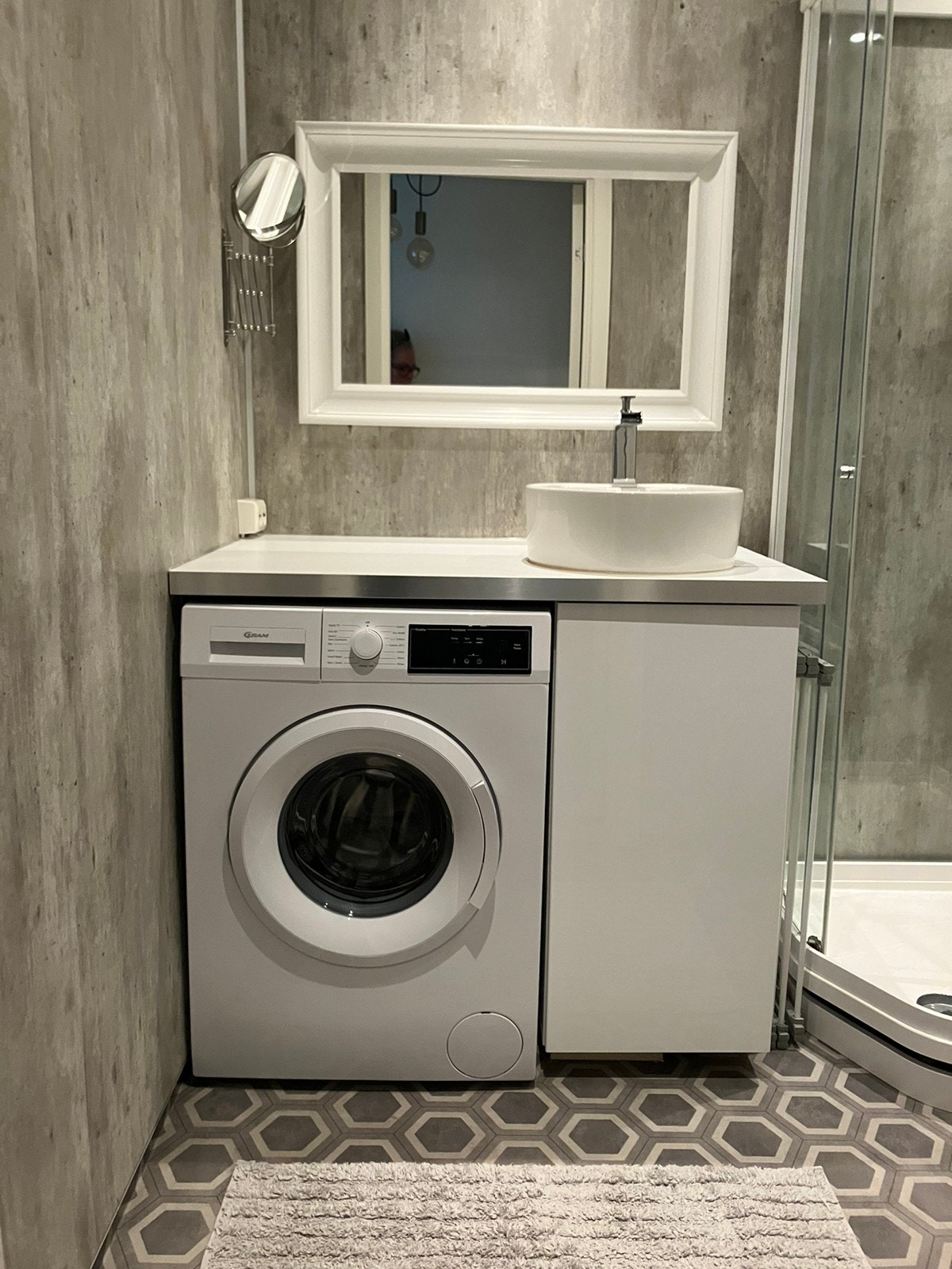 Vaskemaskin på toalettet Galleribilde