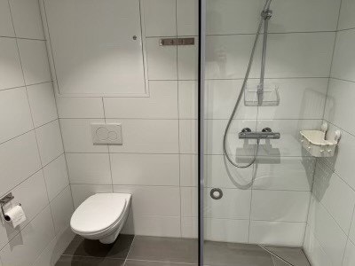 Stort bad m d plass til vaskemaskin Galleribilde