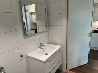 Stort bad m d plass til vaskemaskin Galleribilde