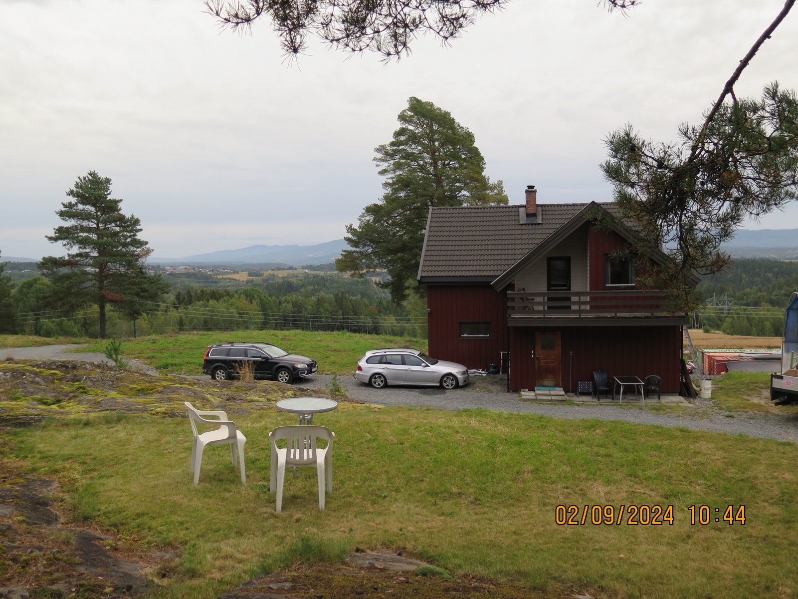 Utsikt fra plen på oversiden av huset. Galleribilde