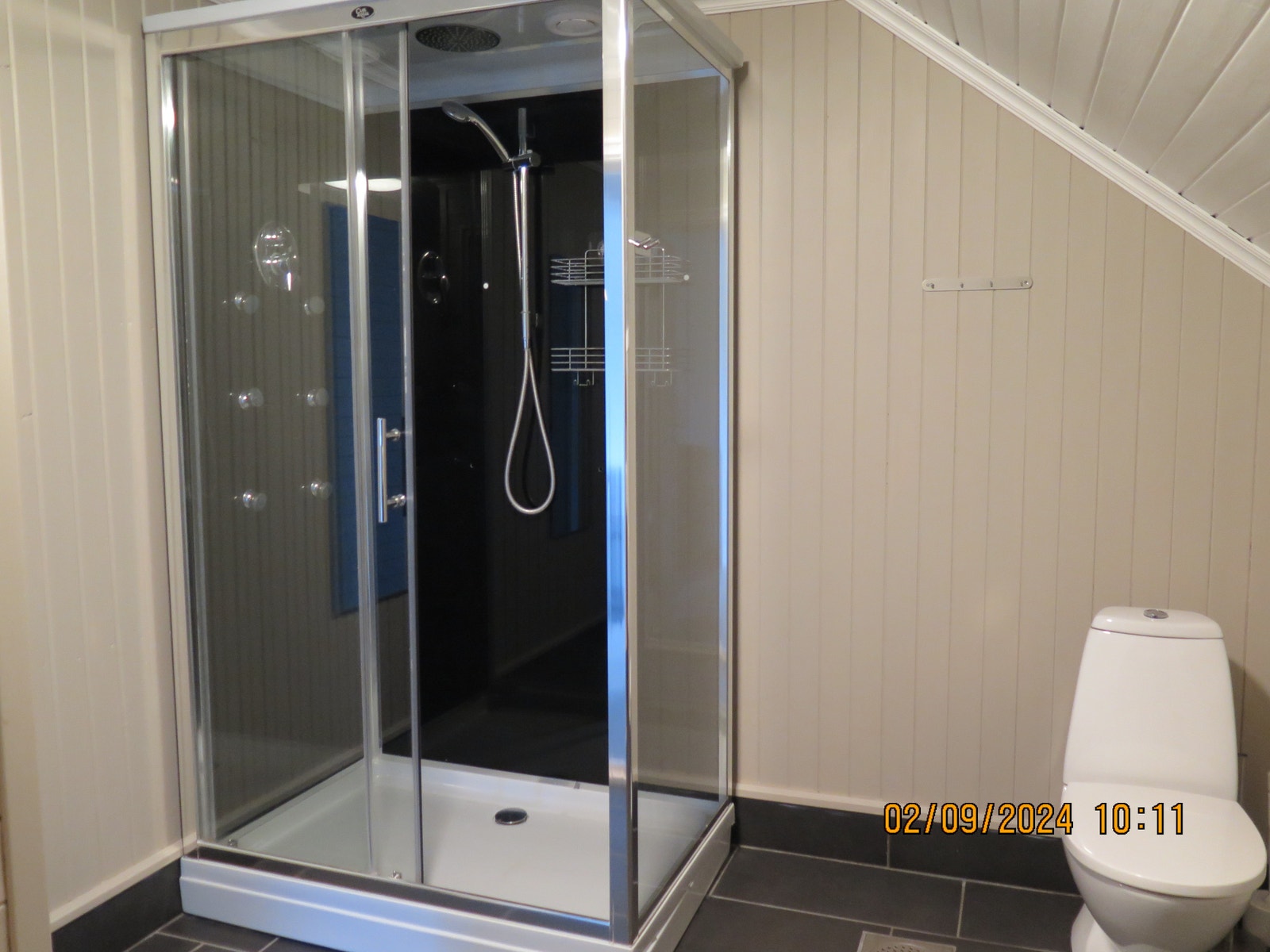 Romslig bad i 2.etasje Galleribilde