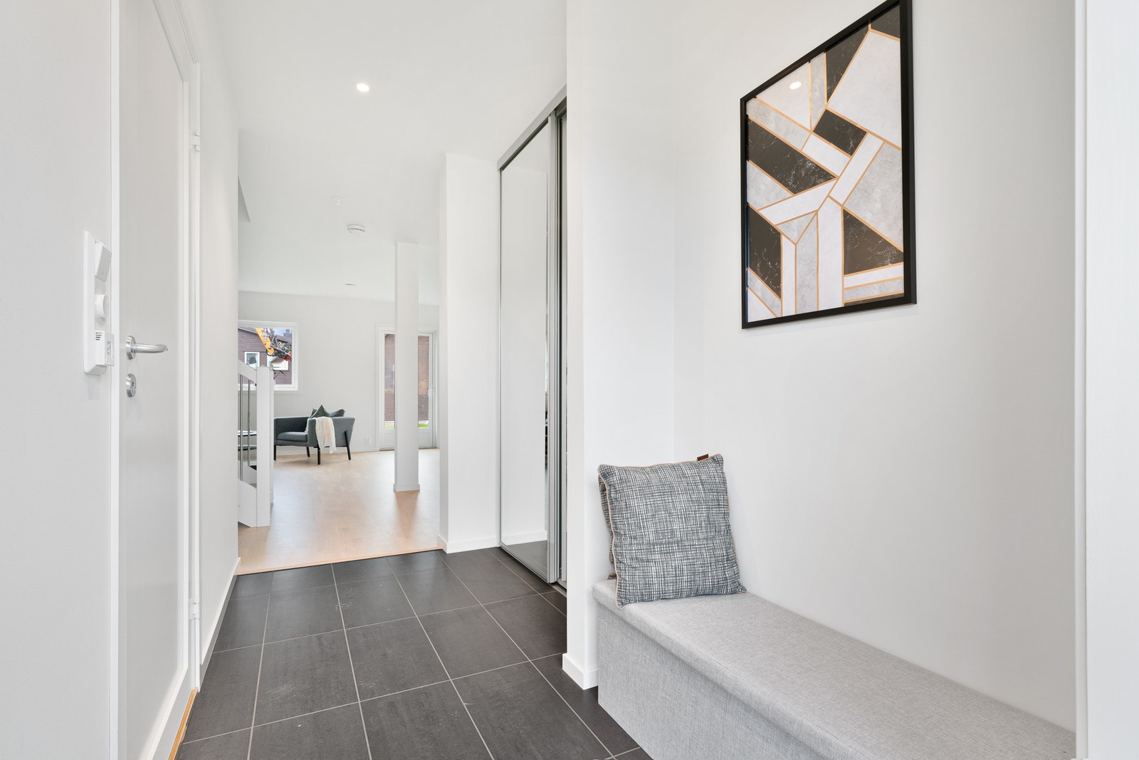 Garderobe er ikke en del av standard leveranse. Galleribilde