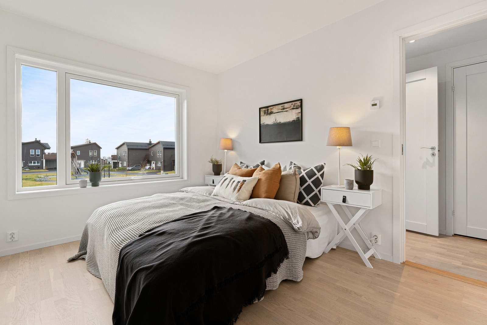 Her vises tilsvarende bolig, bare på et annet felt. Galleribilde