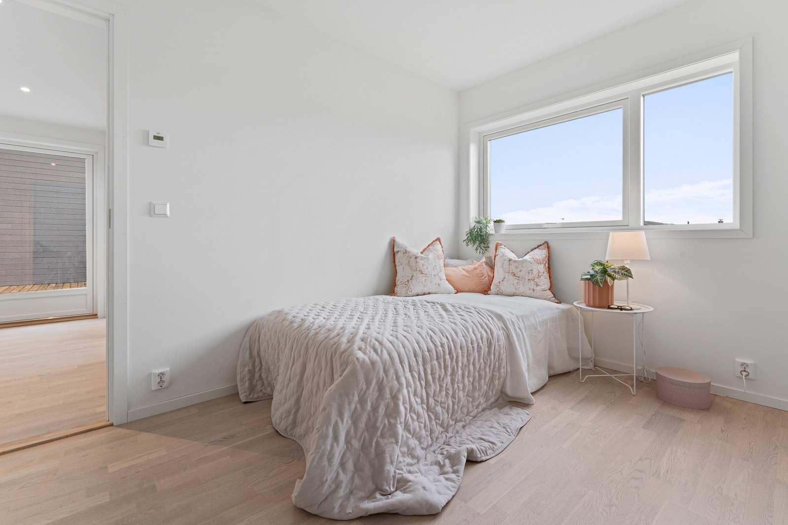 Her vises tilsvarende bolig, bare på et annet felt. Galleribilde