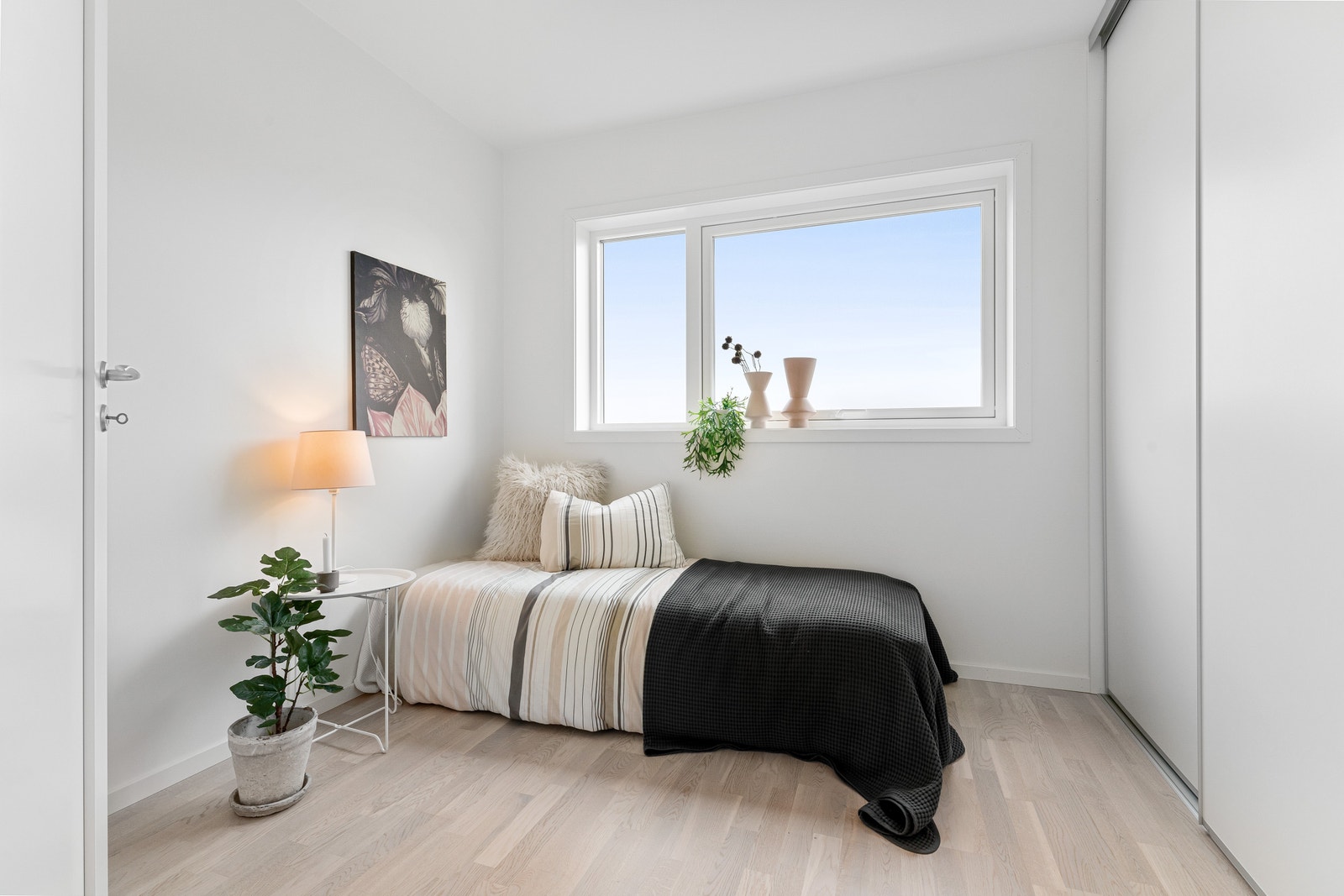 Her vises tilsvarende bolig, bare på et annet felt. Galleribilde