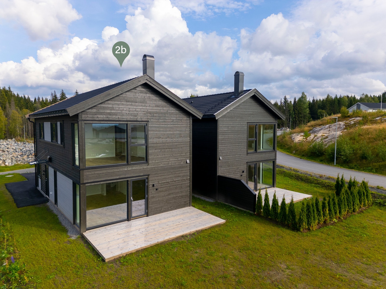 Bolig 2b, utgang til vestvendt markterrasse fra stuen. Galleribilde