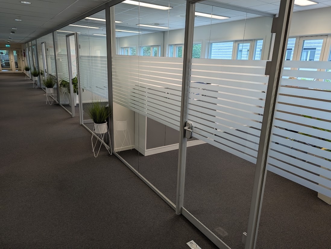 Doble kontor som Fabi benytter selv Galleribilde