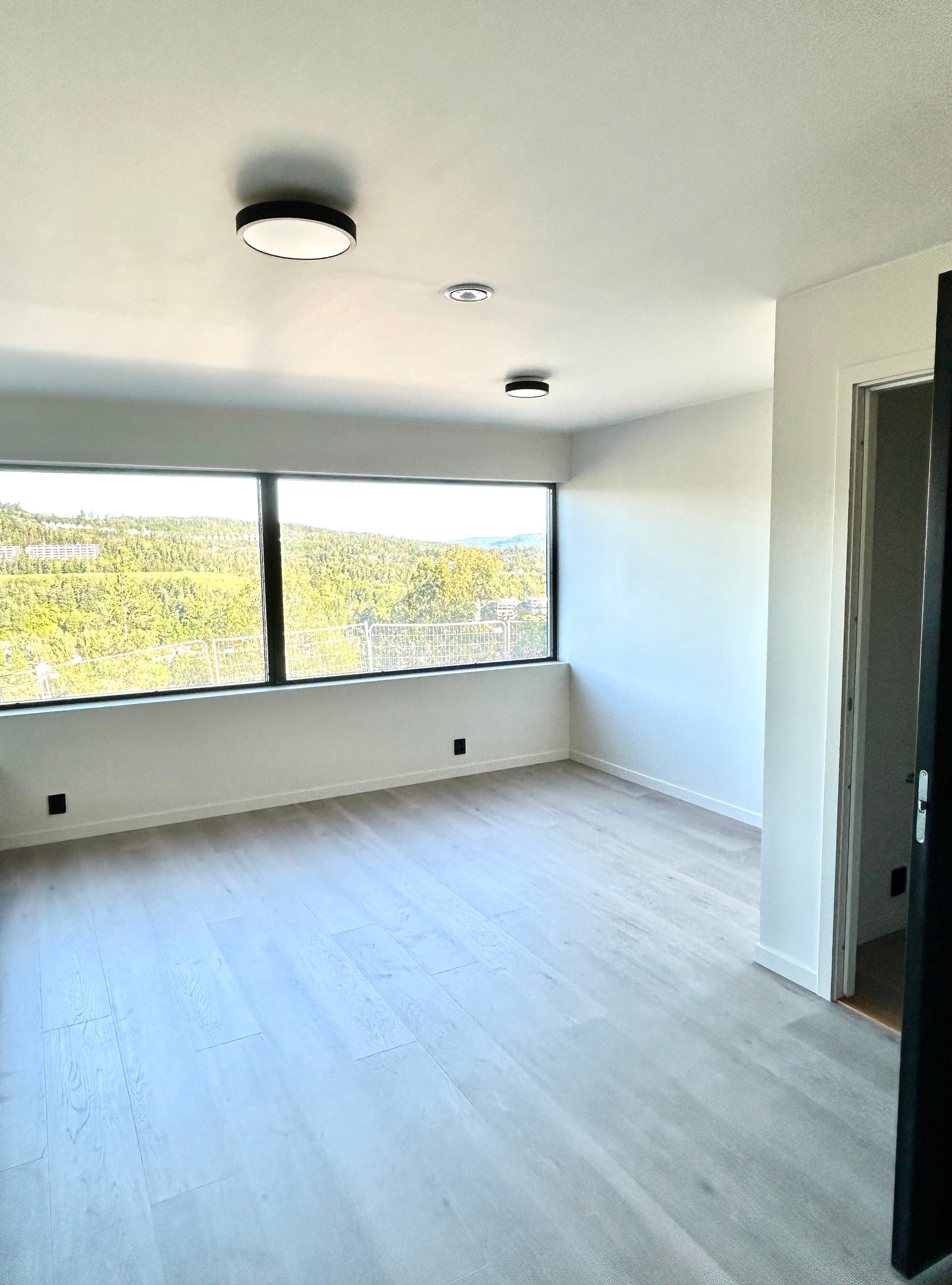 Stue, egen inngang med entré. Galleribilde