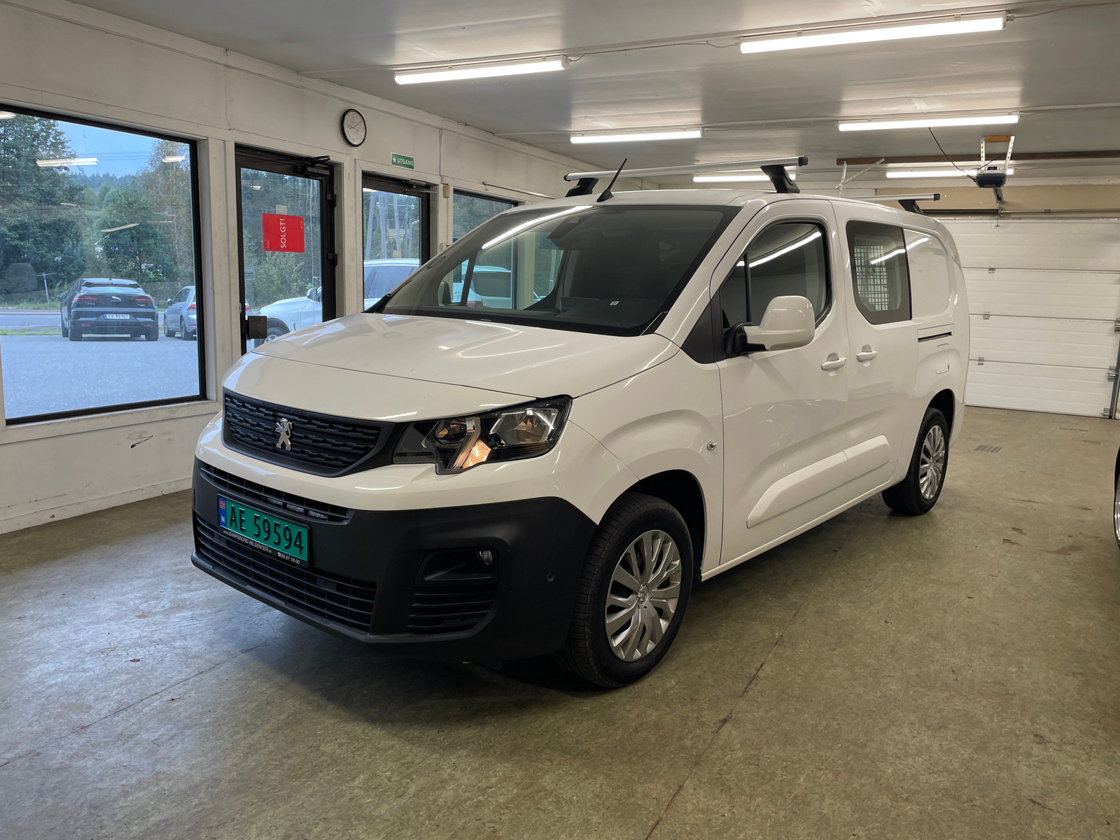 Peugeot Partner 1,5 HDi 100hk L2,WEBASTO,NAVI,3-SETER,KROK++