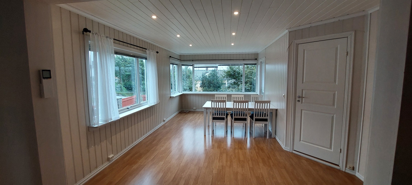 Stue del 1 (døra går inn til badet) Galleribilde