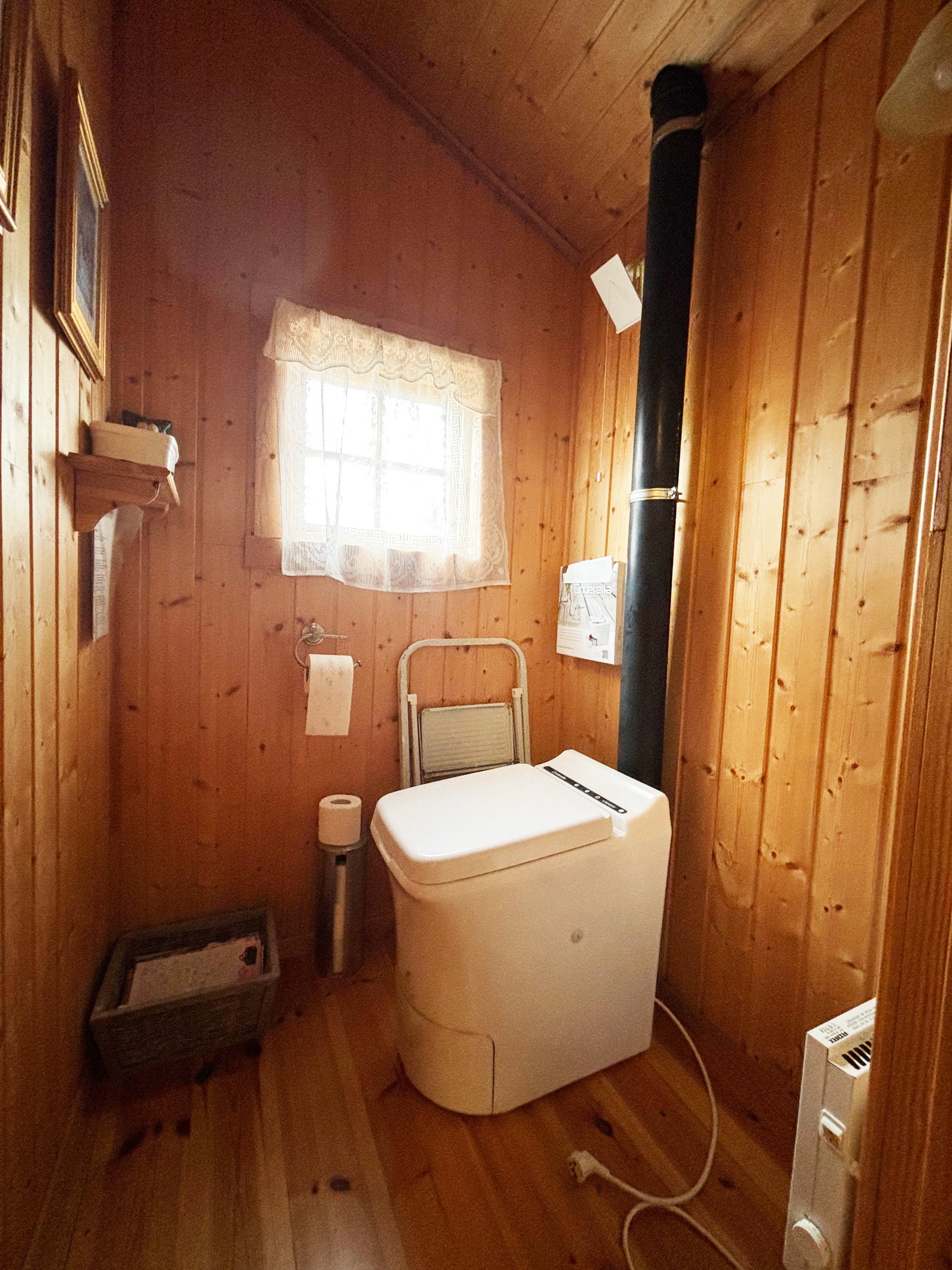 Cinderella forbrenningstoalett i tilknytning til vindfang Galleribilde