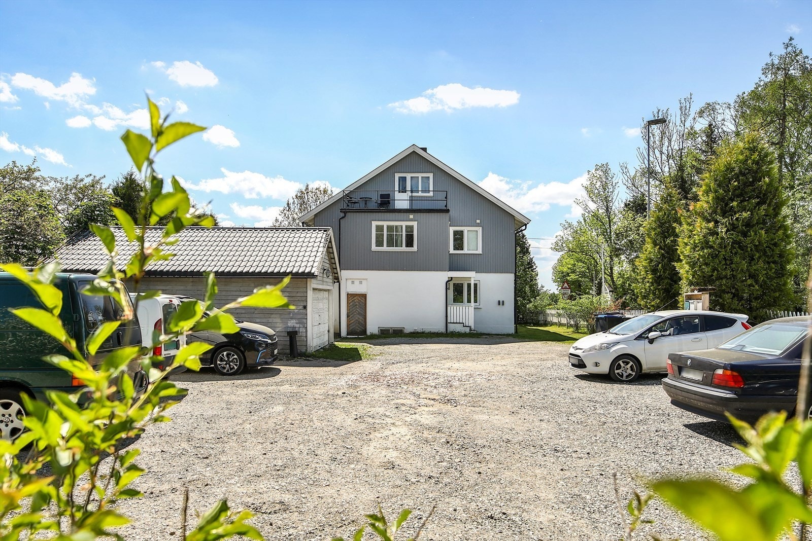 God plass til å parkere bil Galleribilde