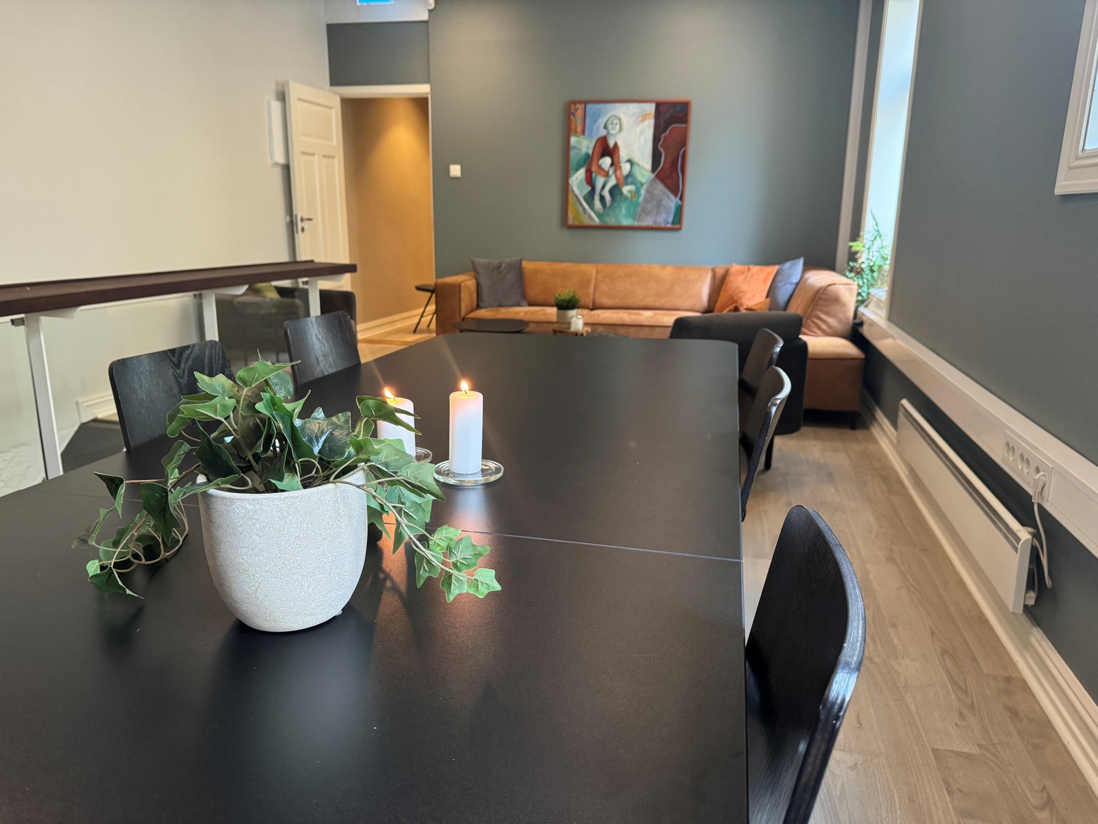 Møterom med plass til inntil tjue Galleribilde