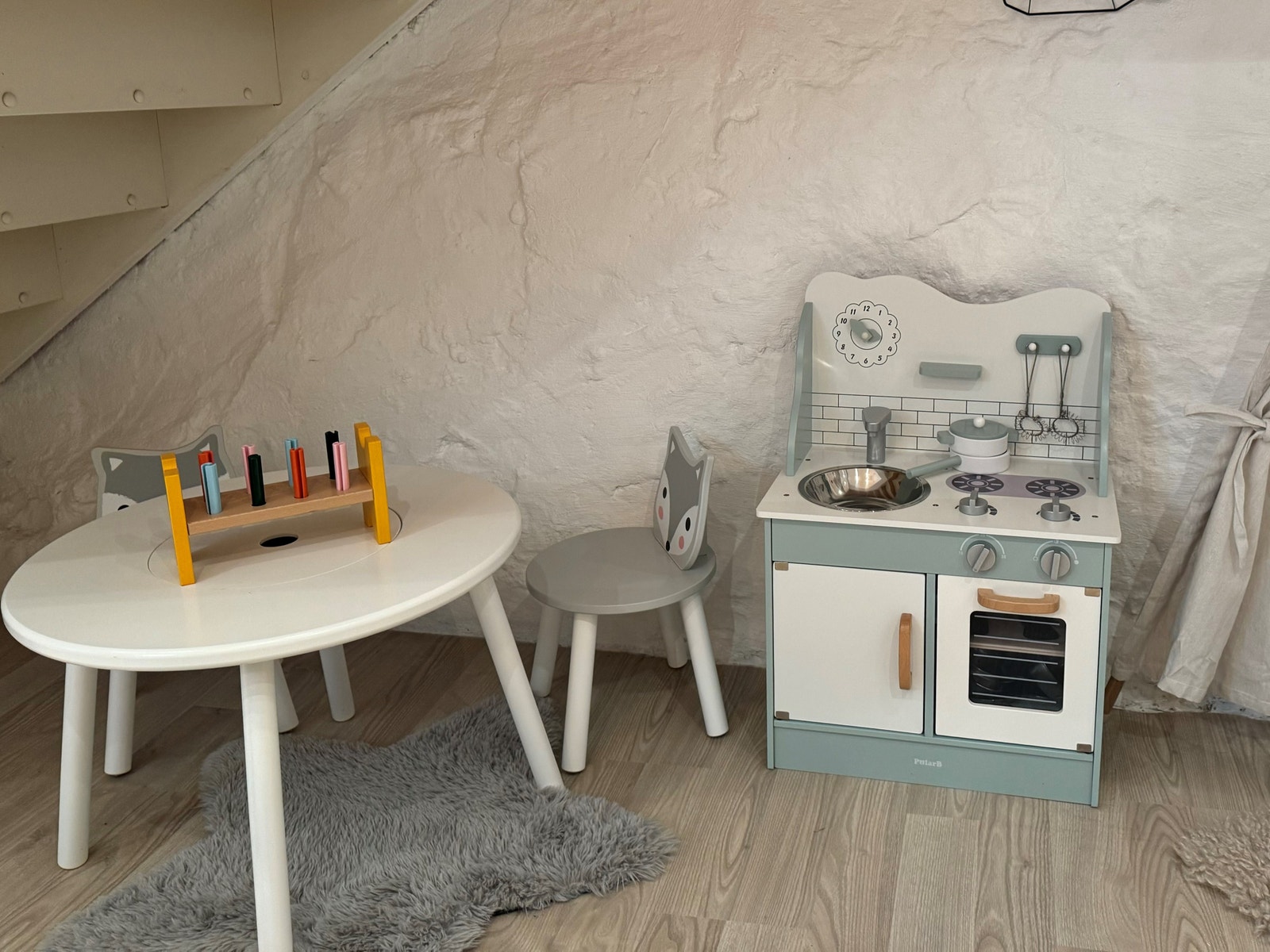 Lekekrok i kjellerrom for barn og unge Galleribilde