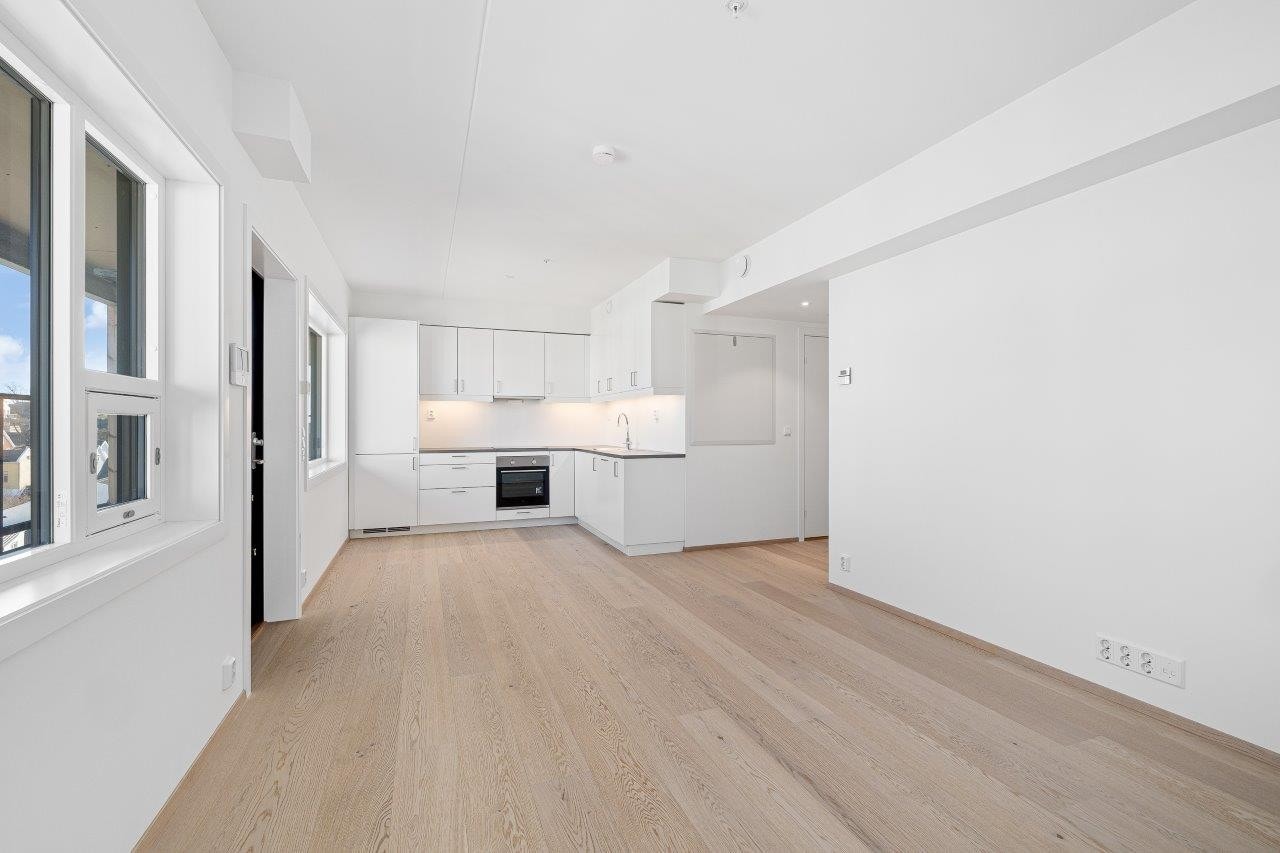 Parkettgulv og lysmalte flater Galleribilde