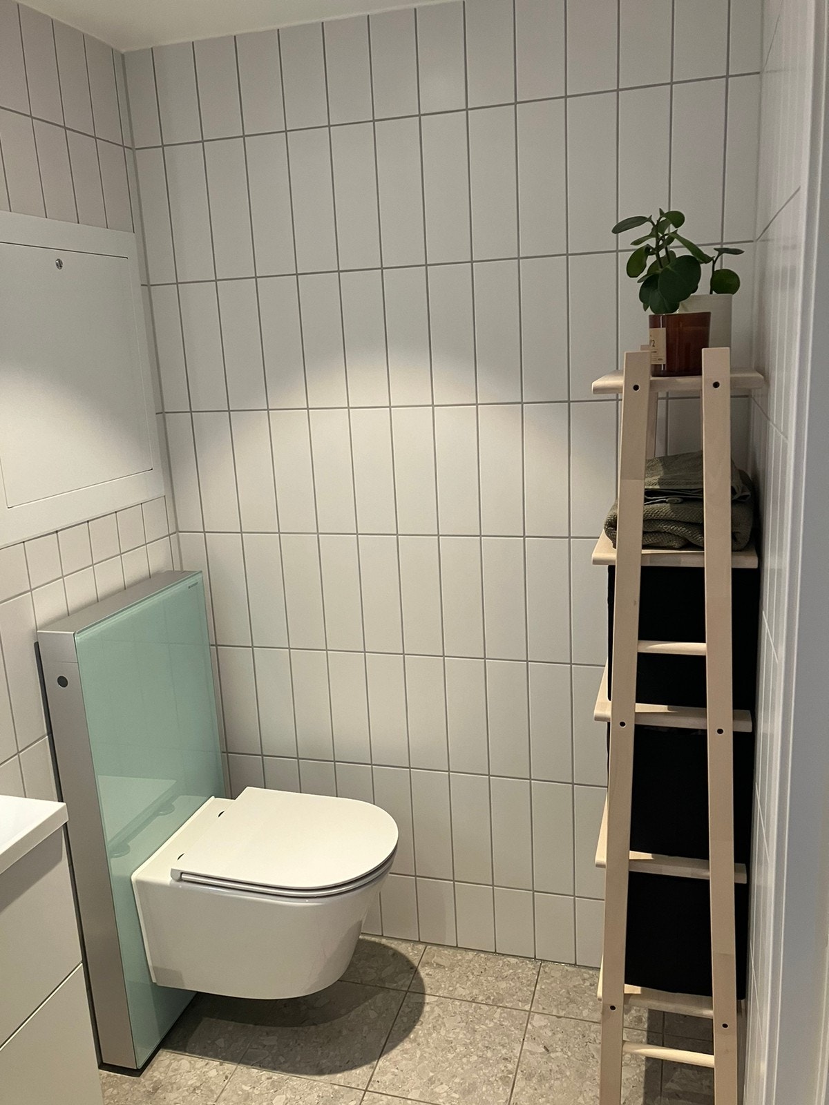 Plass til ekstra hylle på bad Galleribilde