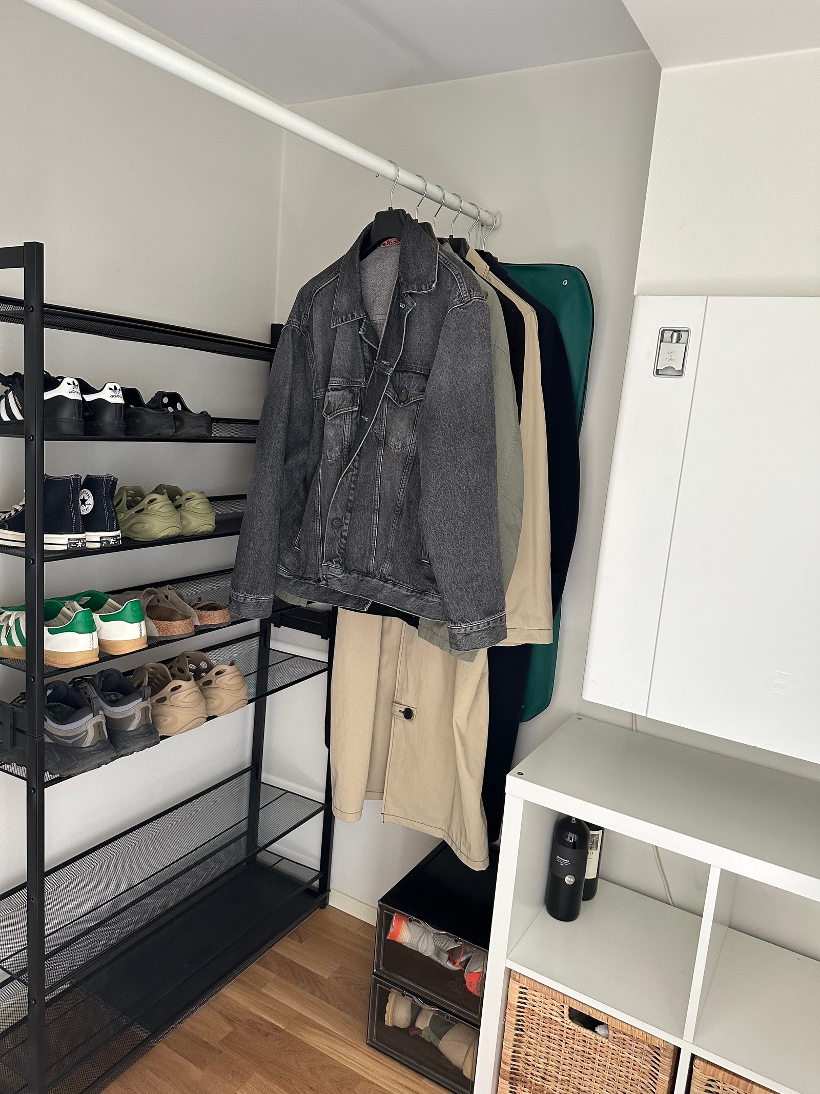 Garderobe Galleribilde