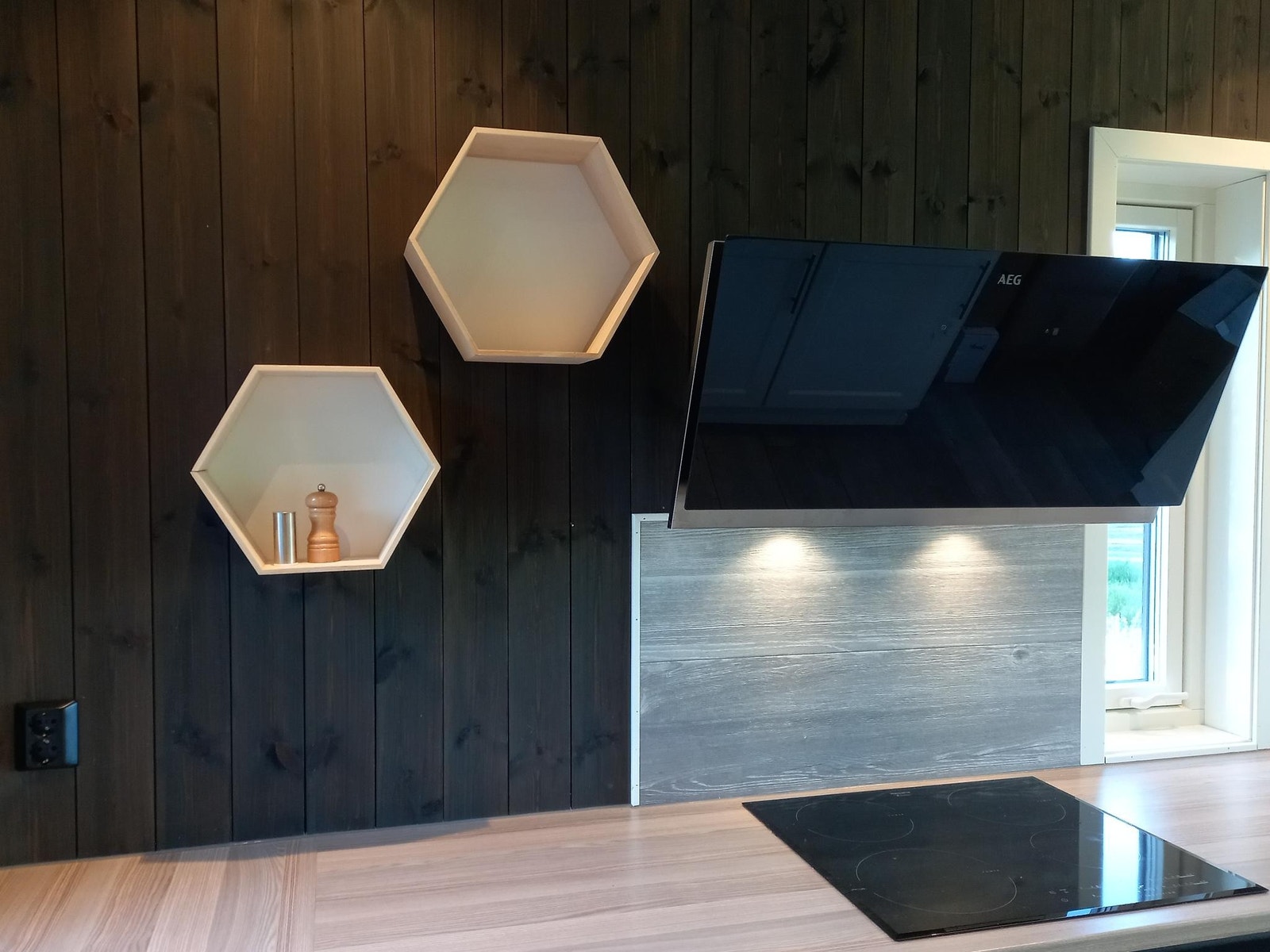 Kitchen with induction cooking Galleribilde