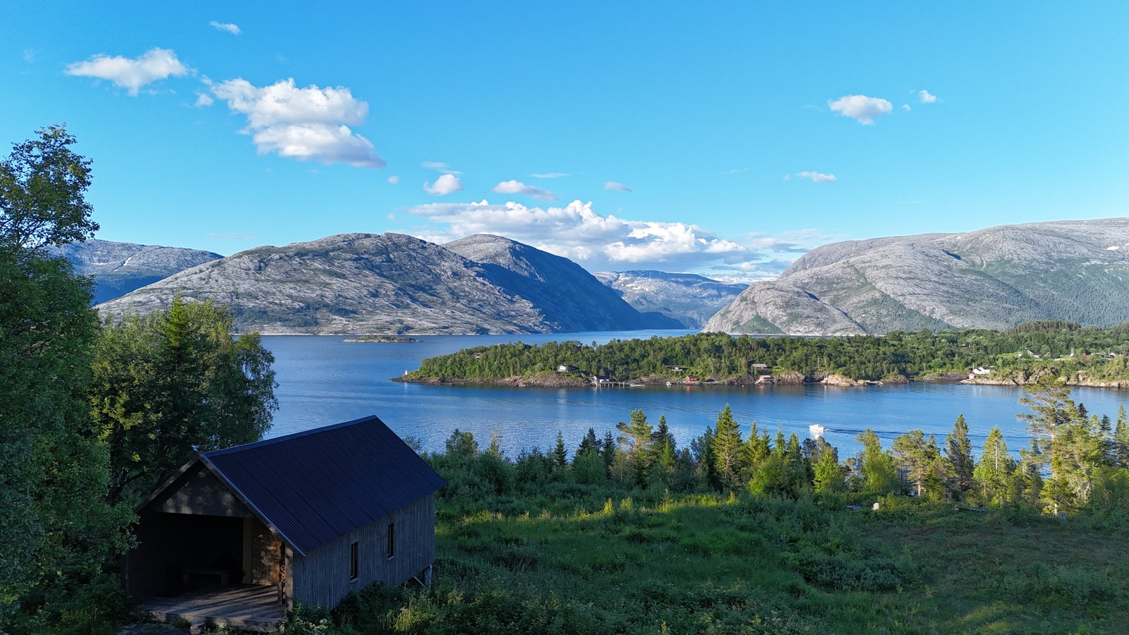 View on Velfjord and Nevernes Galleribilde