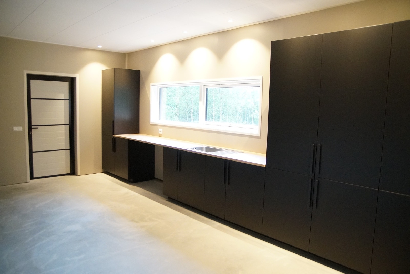 Additional room / workspace in the garage Galleribilde