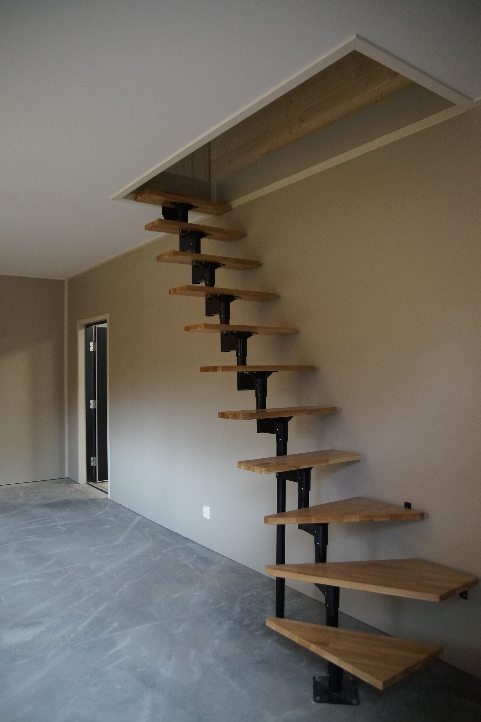 Stairs to first floor in the garage Galleribilde