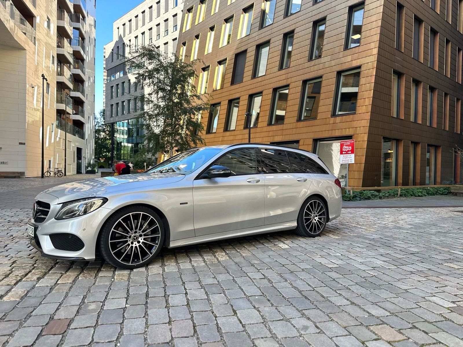 Mercedes-Benz C-Klasse C350e Amg natt-pakke, ambient-light 3