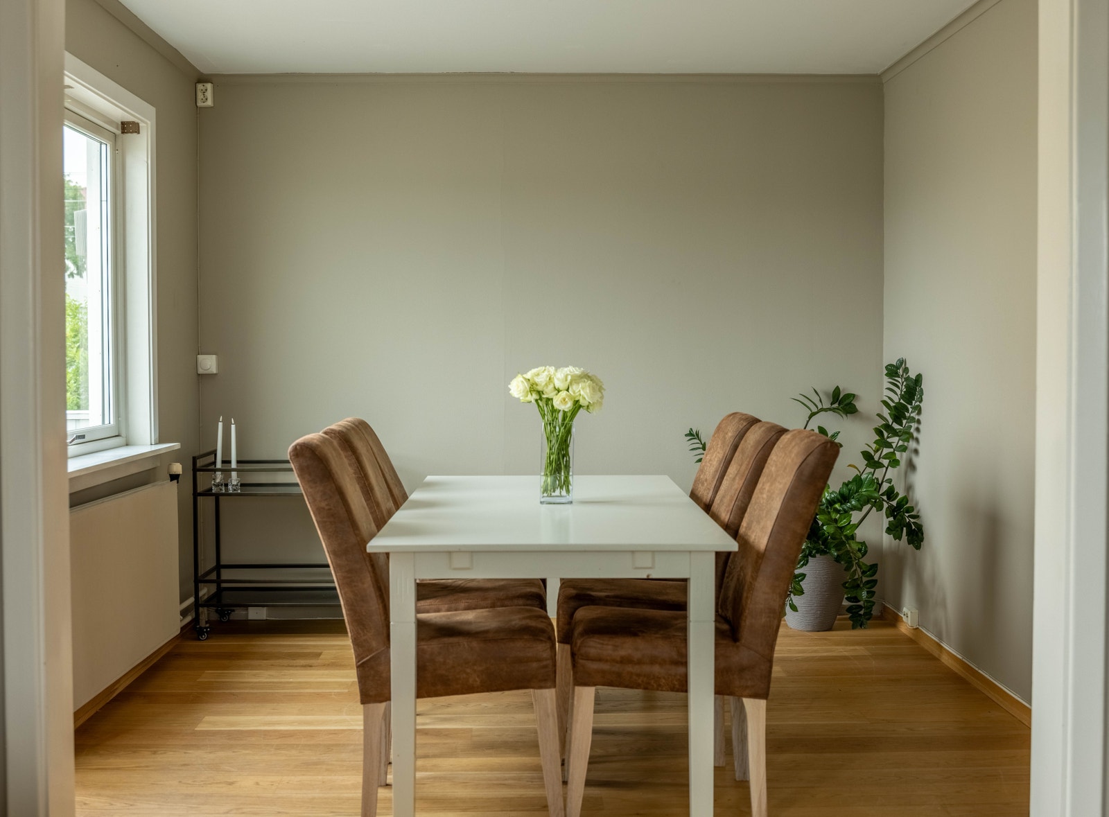 Spisestua har god plass til hele familien. Galleribilde